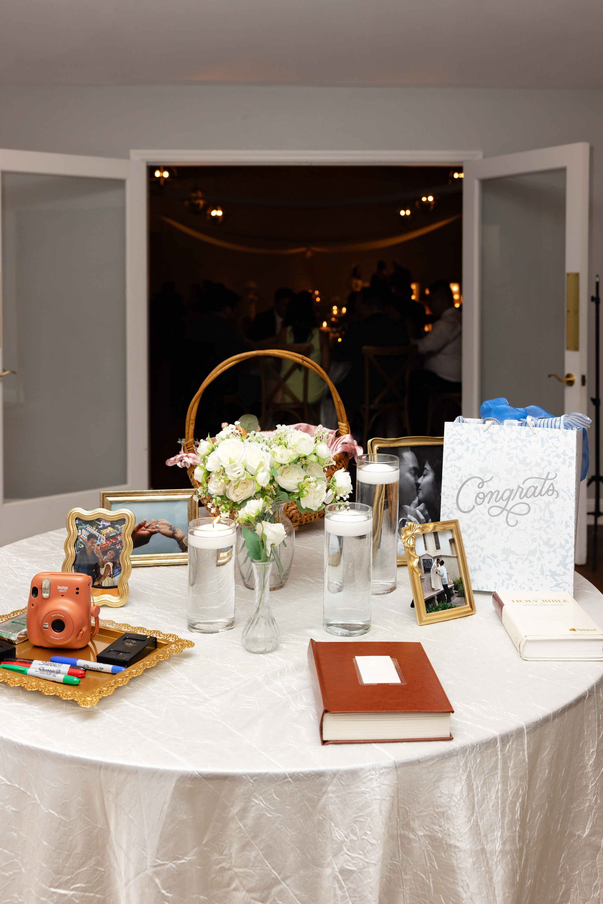 Eunice and RJ. Orlando. Photographer Anastasia Nagibina