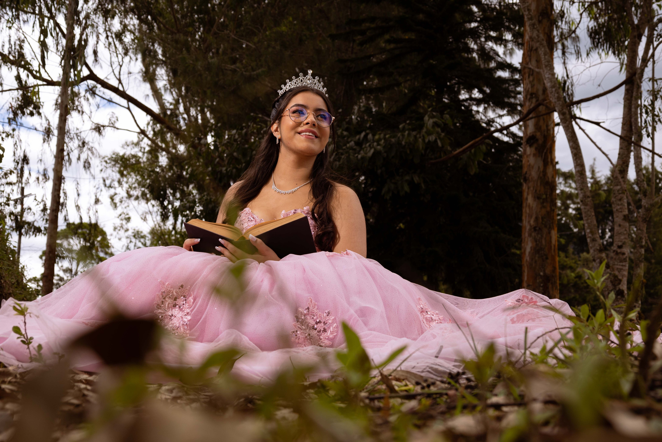 Fotógrafo para fiestas de 15 años pre 15 años álbum de fotos para 15 años fotografías de princesas las mejores fotos de 15 años. Fotografía profesional para su evento en Caldas por SERFOTOGRAFÍA