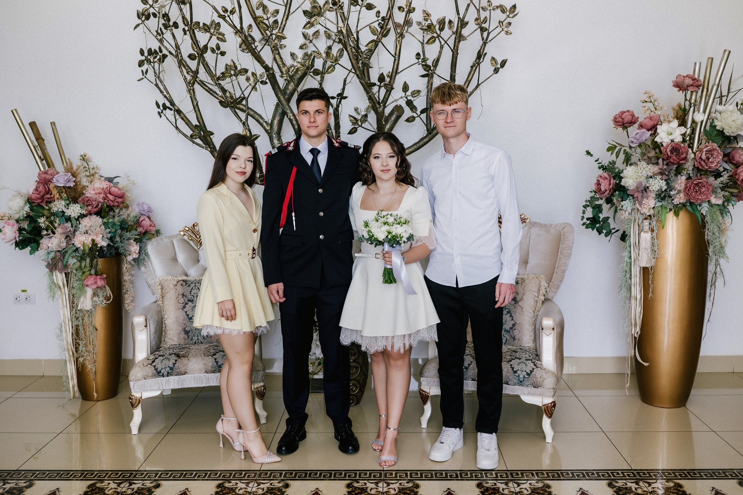 Povestitor prin fotografie - Fotograf nuntă Botoșani  – Alin Chirilă -* Gabriel și Denisa la starea civilă în Unțeni Botoșani, fotografie de cuplu pe scări elegante, Alin Chirilă fotograf* Mire și mireasă după cununia civilă în comuna Unțeni Botoșani, ședință foto realizată de AlinoFotoStudio* Fotograf stare civilă Botoșani, Gabriel și Denisa privindu-se cu drag pe scările locației de eveniment* Cuplu proaspăt căsătorit la cununia civilă Unțeni, fotografie romantică realizată de Alin Chirilă fotograf* Gabriel și Denisa după ceremonia civilă, ședință foto la Restaurant Luceafărul Popas Cucorăni* Fotograf evenimente Botoșani, stare civilă Unțeni, mire și mireasă în cadru elegant și luminos* Mire în uniformă și mireasă cu buchet alb, fotografie de nuntă civilă în județul Botoșani* AlinoFotoStudio portret de cuplu la stare civilă, Gabriel și Denisa în ziua logodnei civile* Fotograf cununie civilă Botoșani, moment romantic surprins la Popas Cucorăni Luceafărul* Gabriel și Denisa și-au spus da la Unțeni Botoșani, amintiri fotografice naturale și elegante* Mireasă cu păr ondulat și mire în uniformă militară, fotografie de cuplu la stare civilă* Alin Chirilă povestitor prin fotografie, cununie civilă Gabriel și Denisa în Botoșani* Ședință foto de stare civilă Botoșani, cuplu pe scări decorative într-un cadru rafinat* Fotograf nuntă și stare civilă Suceava Botoșani Iași, Gabriel și Denisa în ziua cea mare* Imagine romantică de la cununia civilă Unțeni, mire și mireasă zâmbind unul către celălalt, fotograf uvertura mall Botoșani, fotograf mall- servicii foto- video Botoșani 