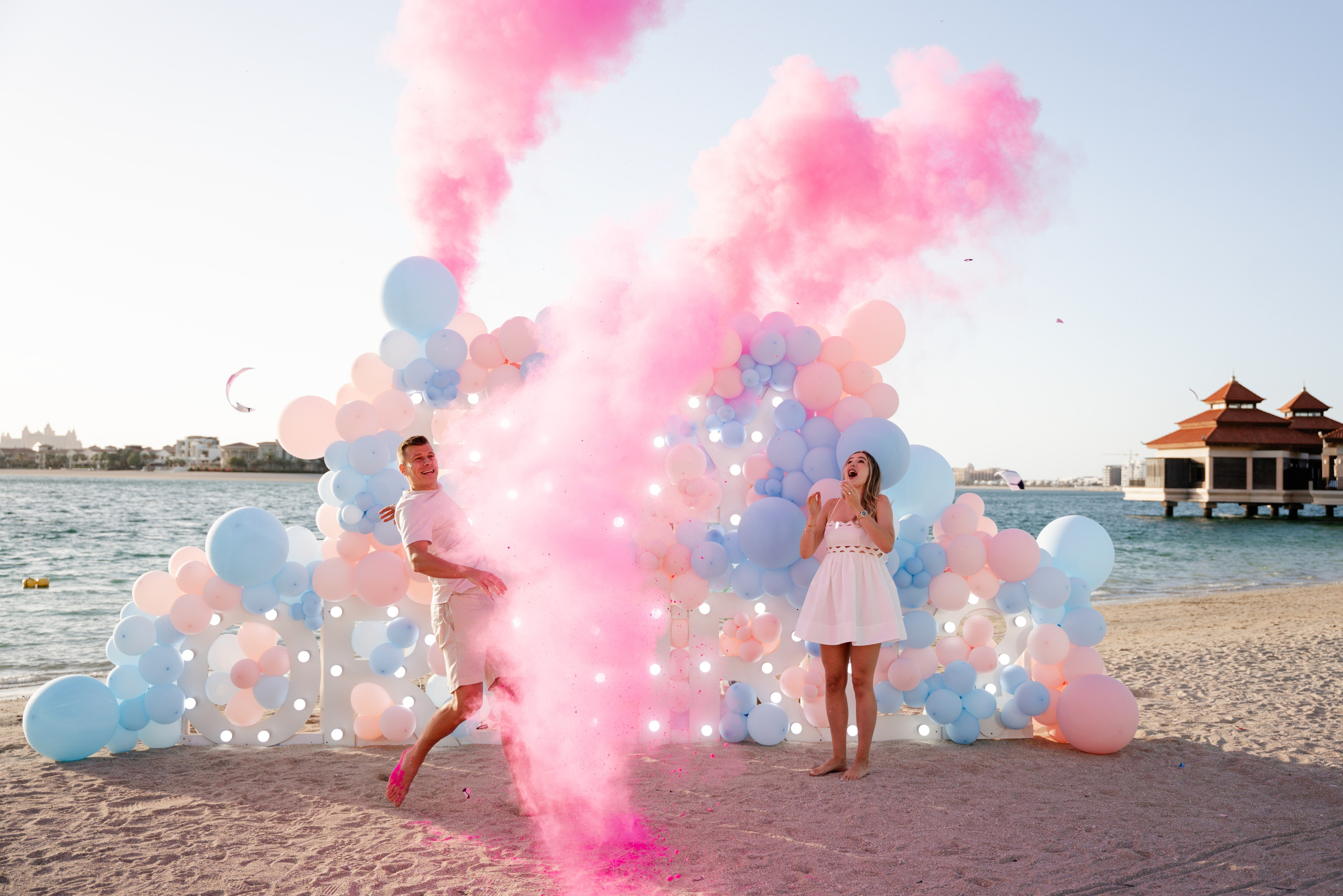 Creative gender reveal party. Angela Iakovleva — Family Photographer in Dubai