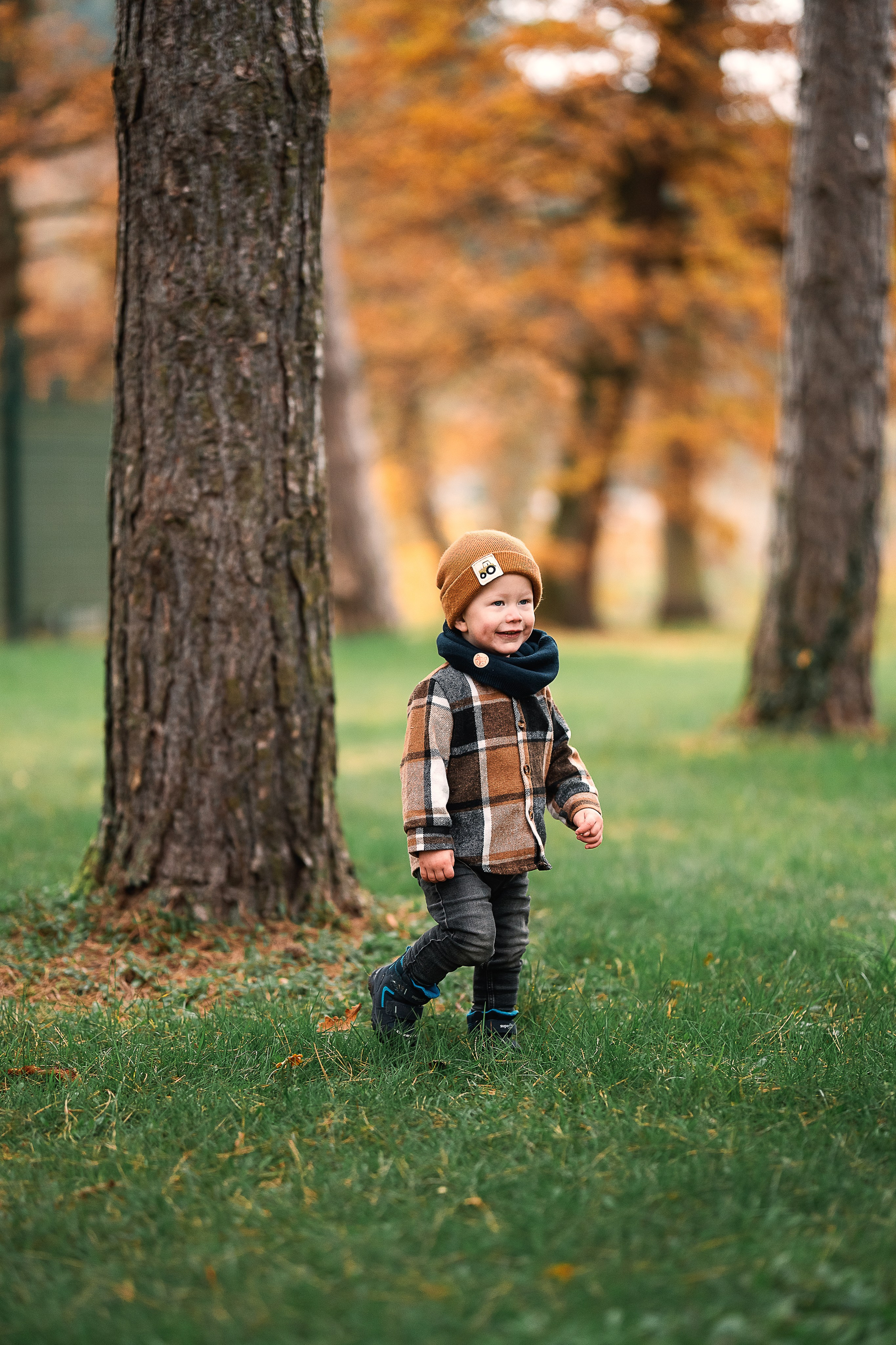 Beautiful autumn days. Family, conceptual women portrait photograher in Geneva, Switzerland
