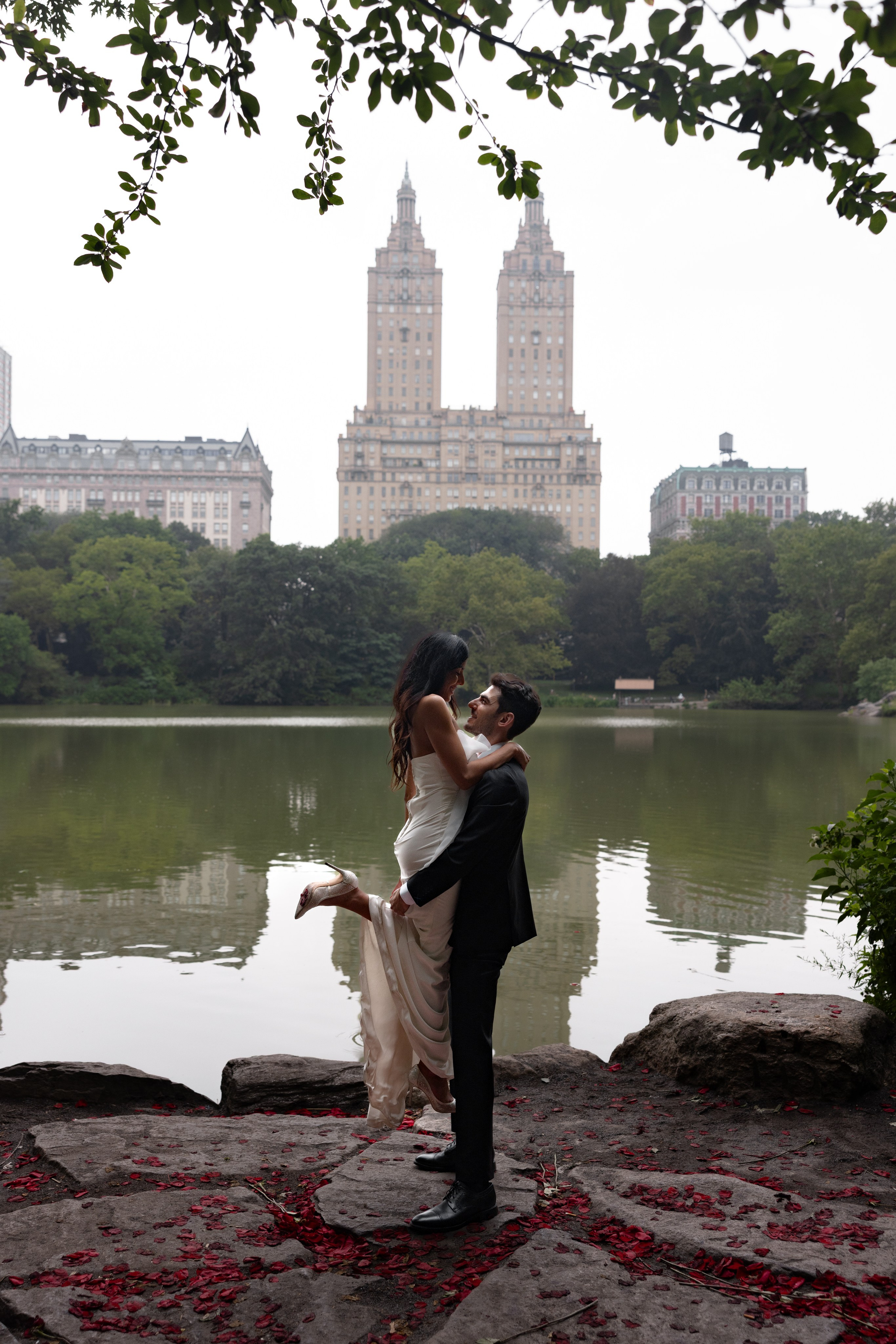Engagement in Central Park. Photographer Anastasia Nagibina