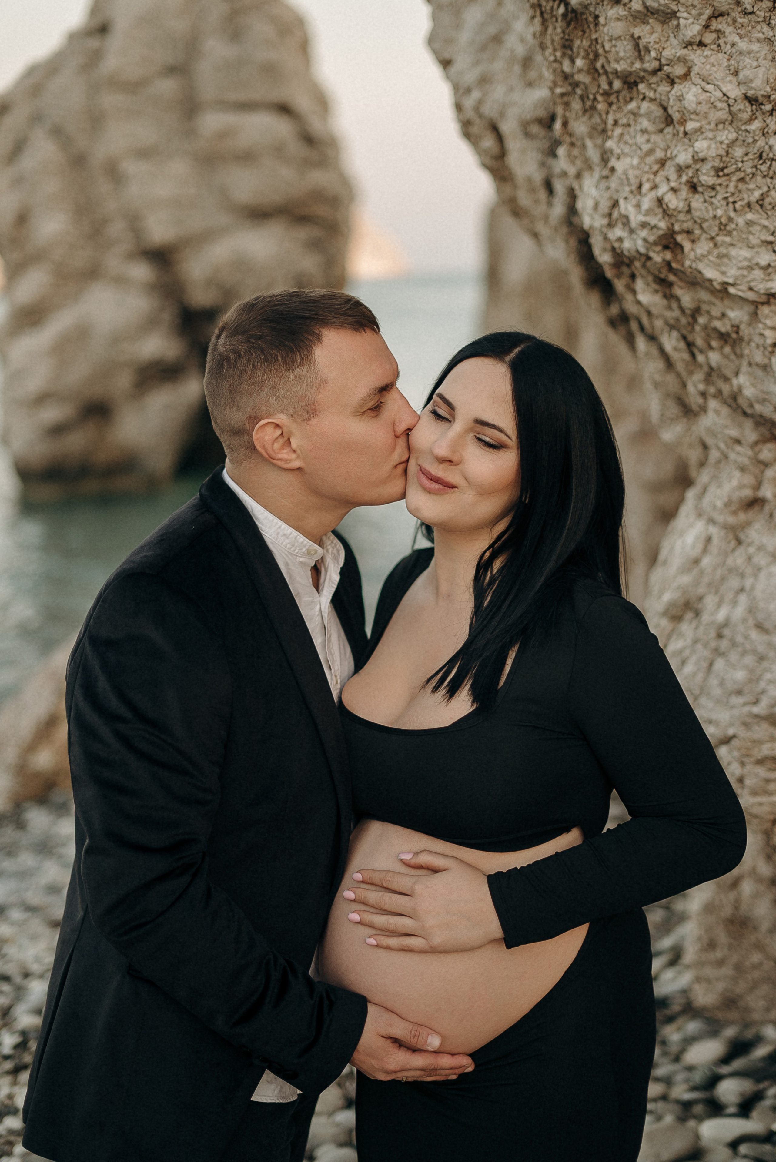 Фотосессия беременности на закате у Камня Афродиты | Maternity photoshoot at Aphrodite’s Rock. Портретный и семейный фотограф в Лимассоле Кипр Анна Руссу