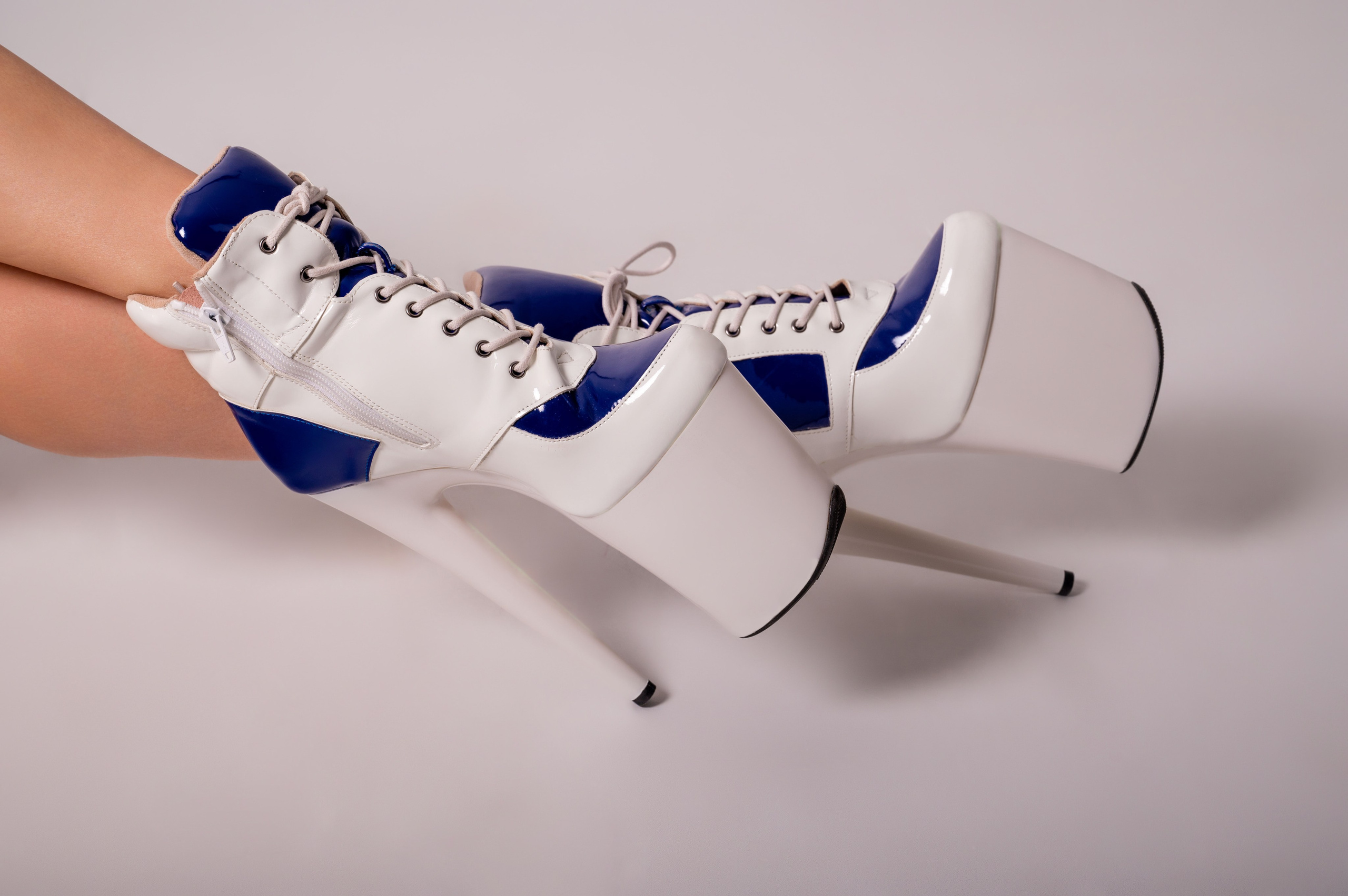 Heels shoes (lookbook) for pole dance. Photographer in Luxembourg Tanita