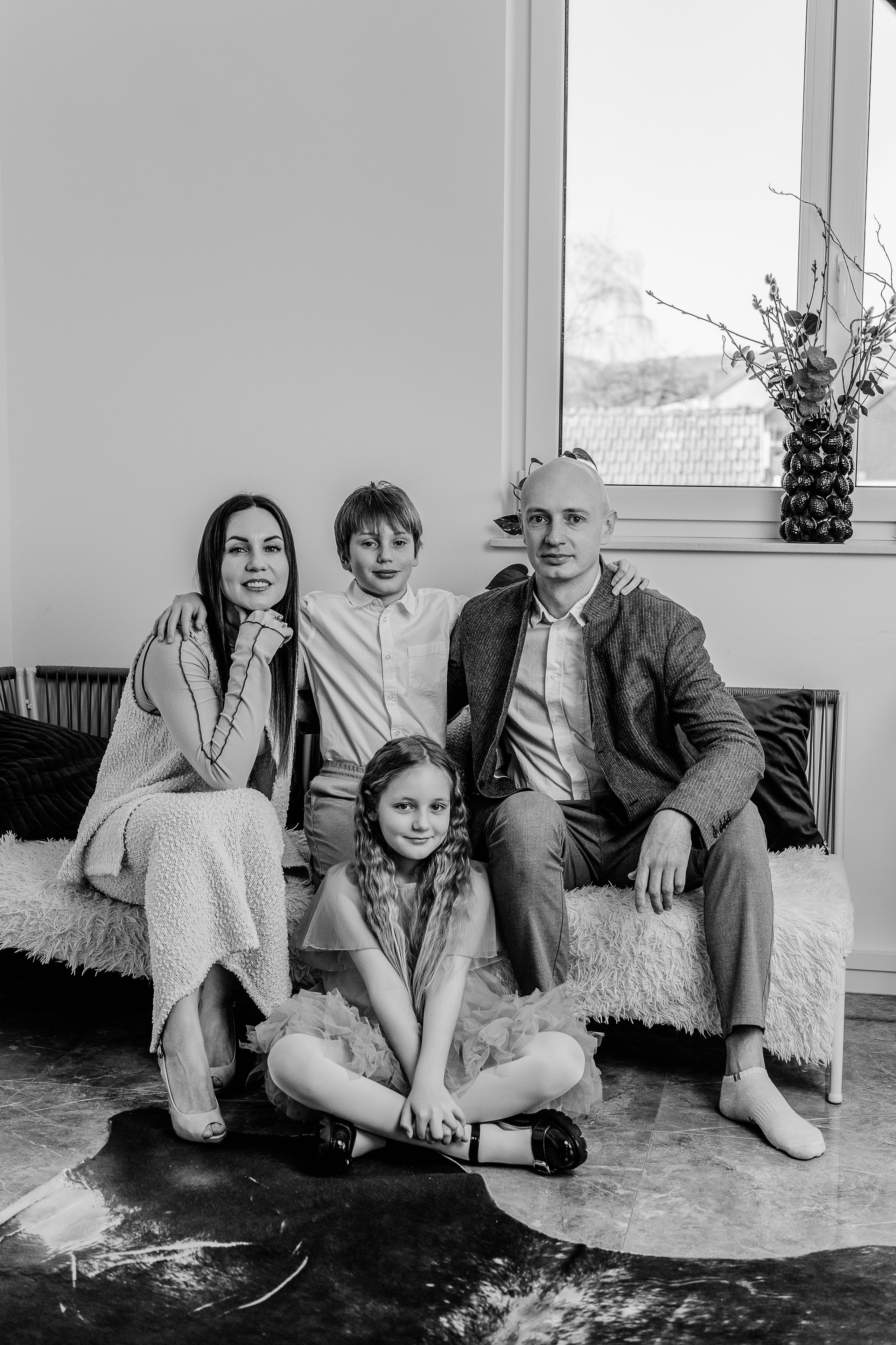 Family home shooting. Family, conceptual women portrait photograher in Geneva, Switzerland