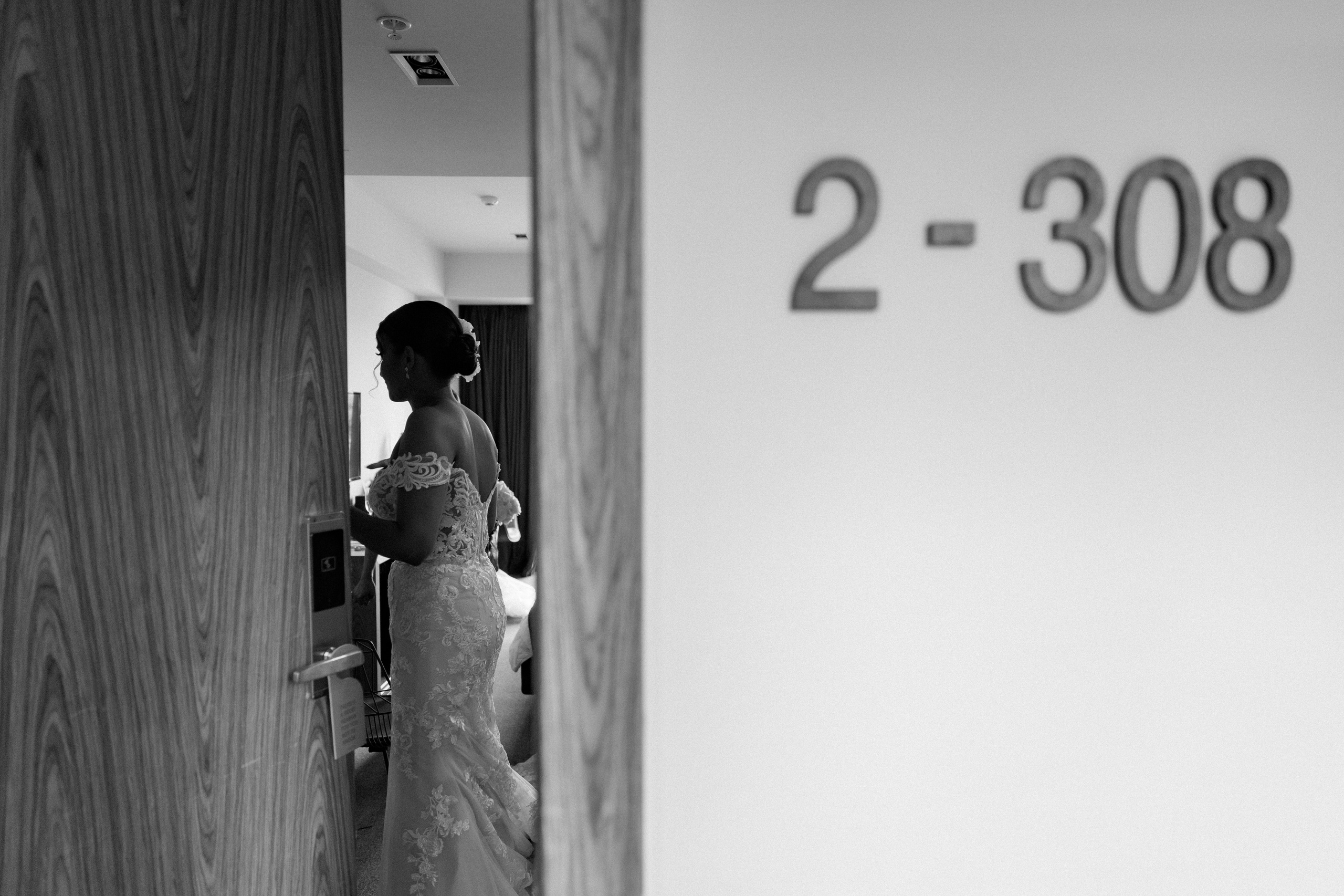 Thesakaya and Kevin. Photographer Anna Nazarenko