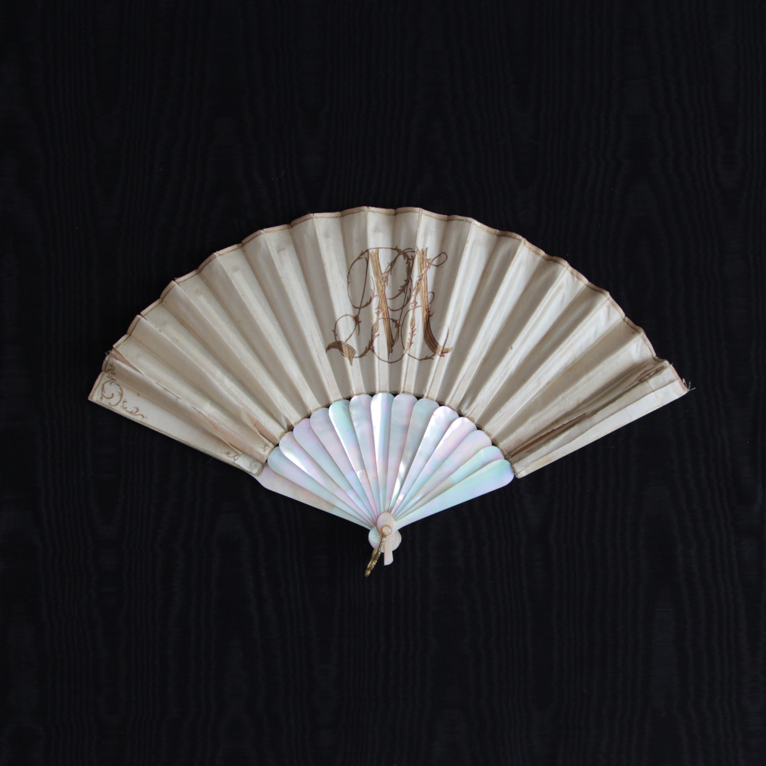 DivaFan. Современнные и актикварные украшения в Барселоне, Москве и Санкт-Петербурге