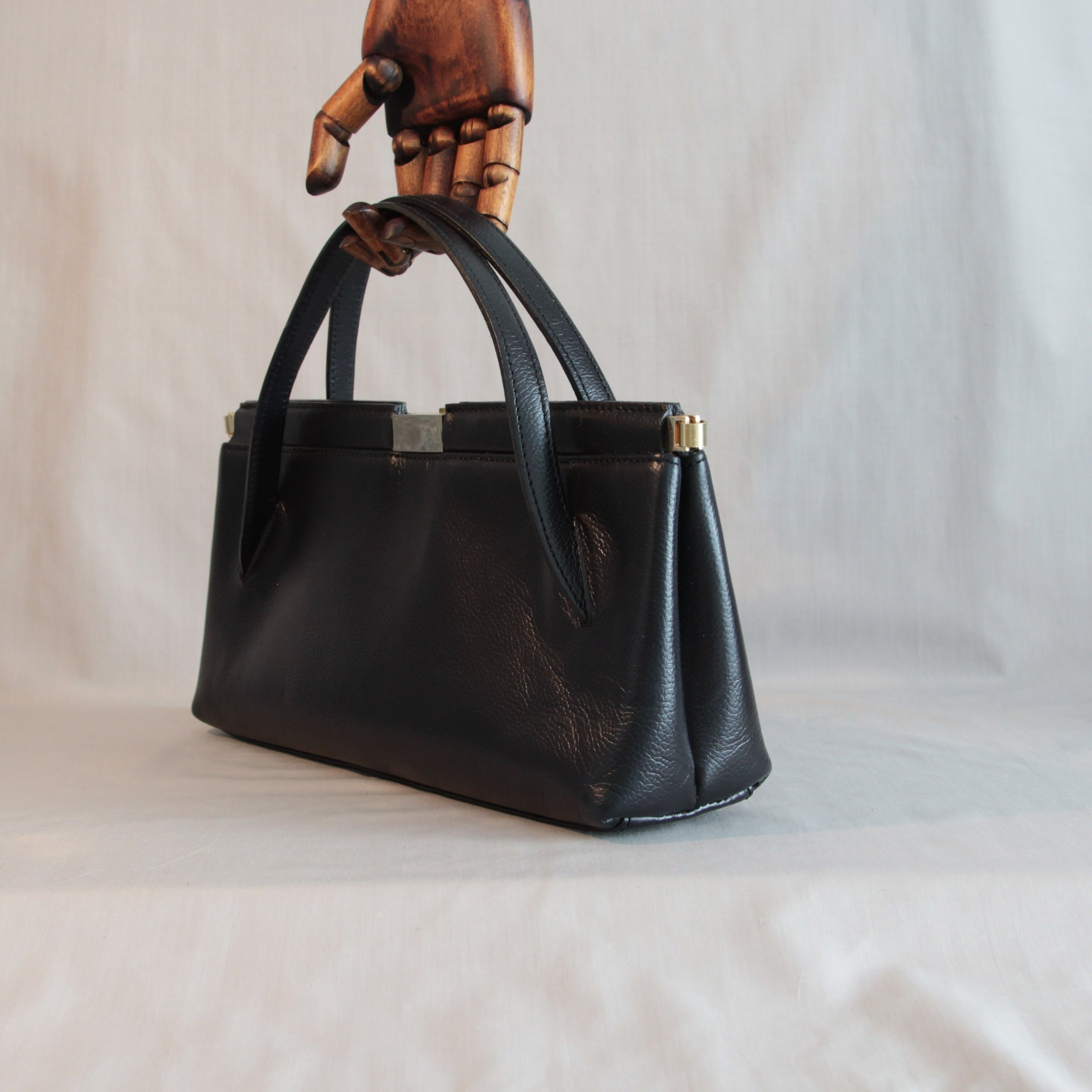 Bag6. Современнные и актикварные украшения в Барселоне, Москве и Санкт-Петербурге