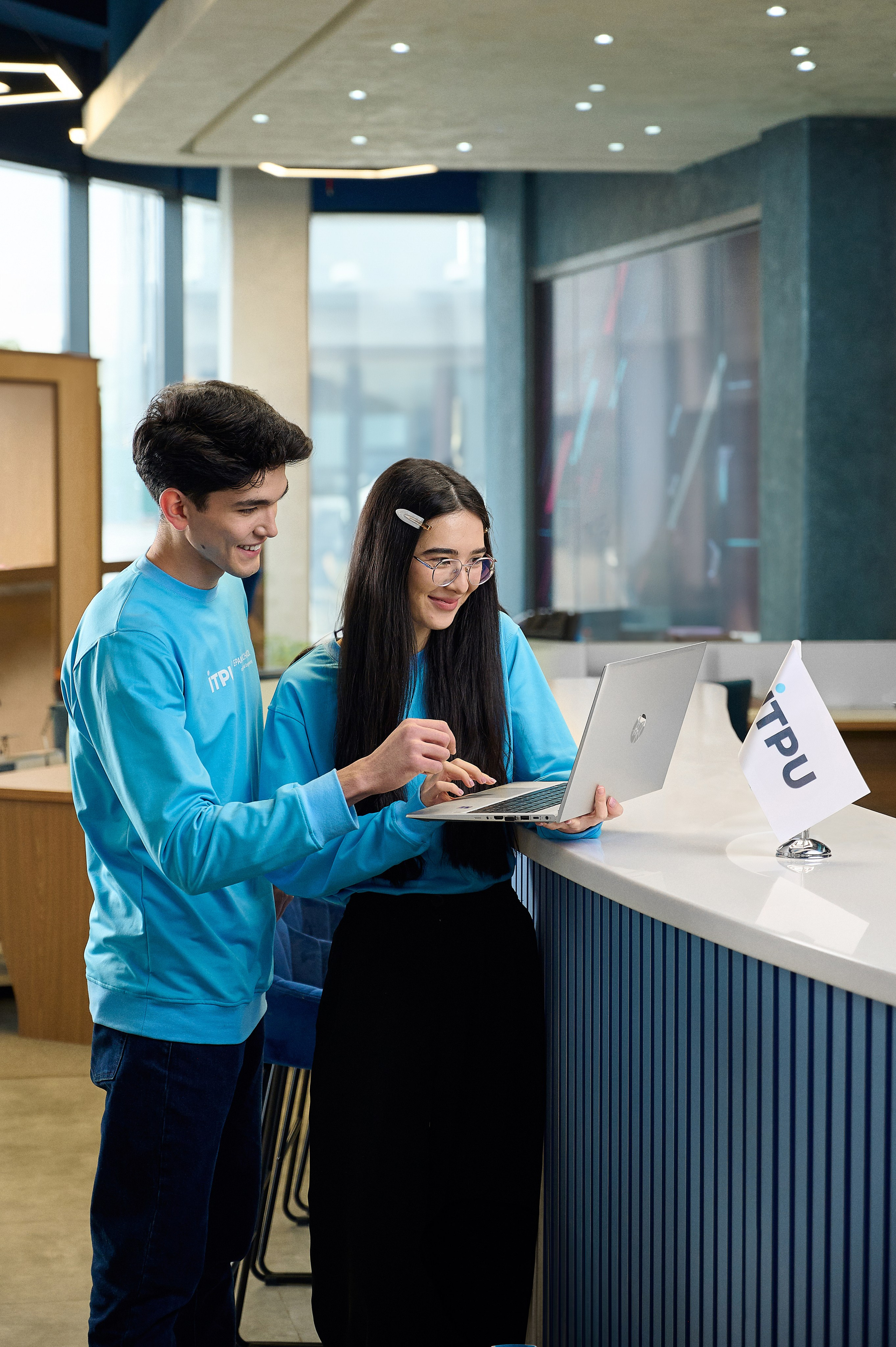 Валентин. 2astudio.uz