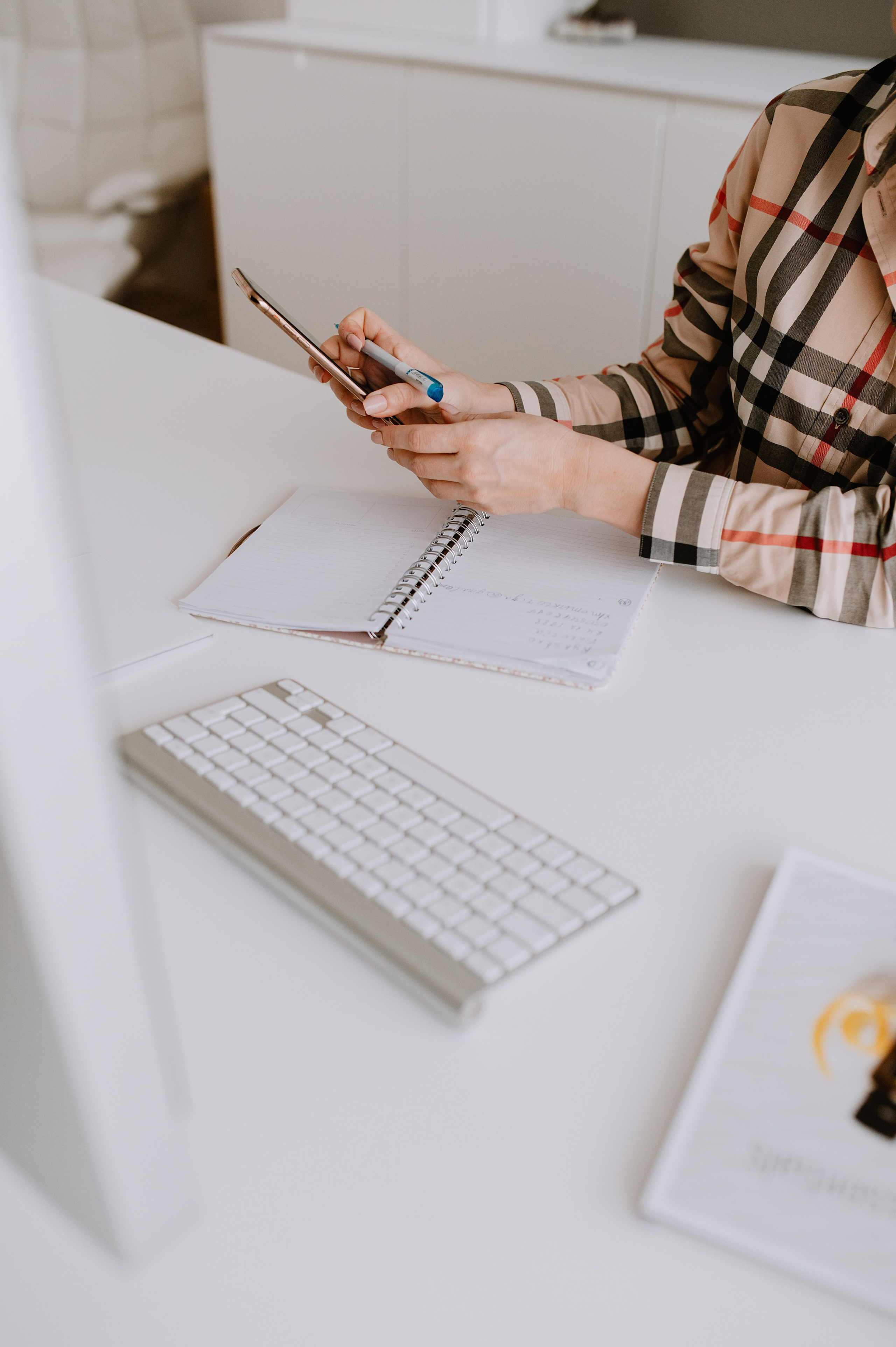 Yulia Dottera Aromatouch. ANNA-MARIA PHOTO CONTENT CREATOR — фотограф, естет, художник і візуальний експерт Instagram у Празі