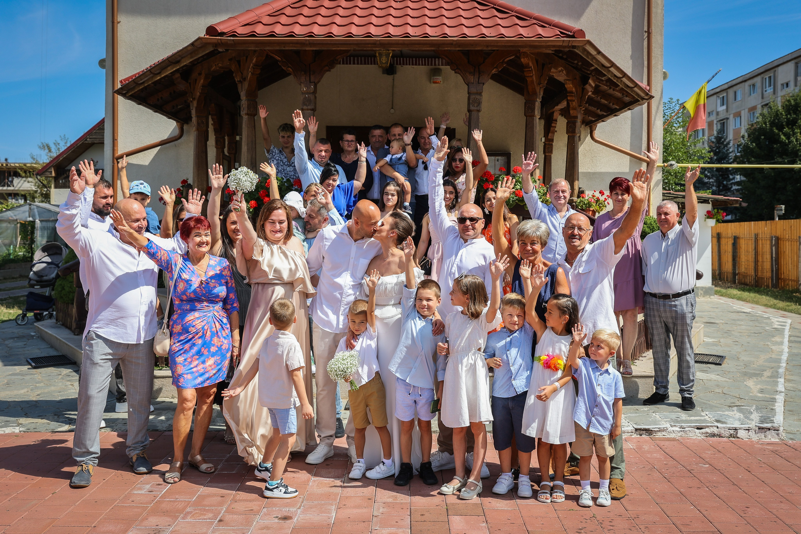 Nunta Cosmin și Simona de la La Moșu a fost exact genul de eveniment care demonstrează cât de frumoasă poate fi o nuntă în aer liber. Rares Bucur is a professional wedding photographer based in Cluj-Napoca, Romania, specializing in wedding photography