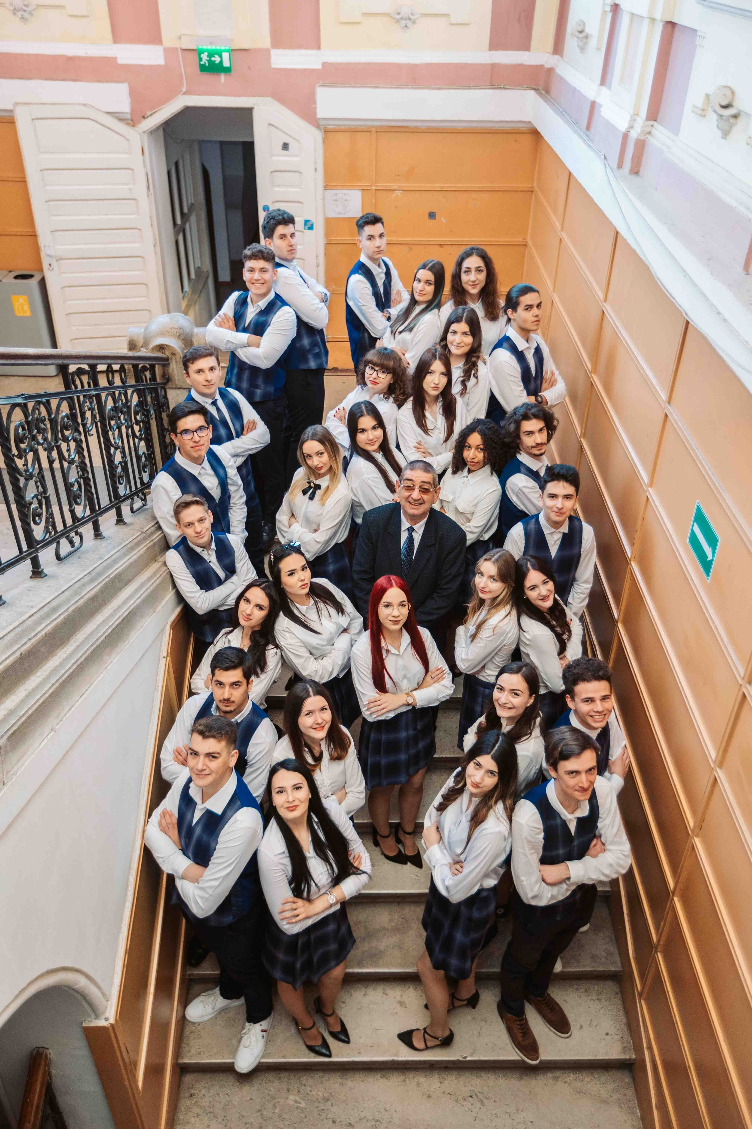 12C — Unirea. Contrast Studio