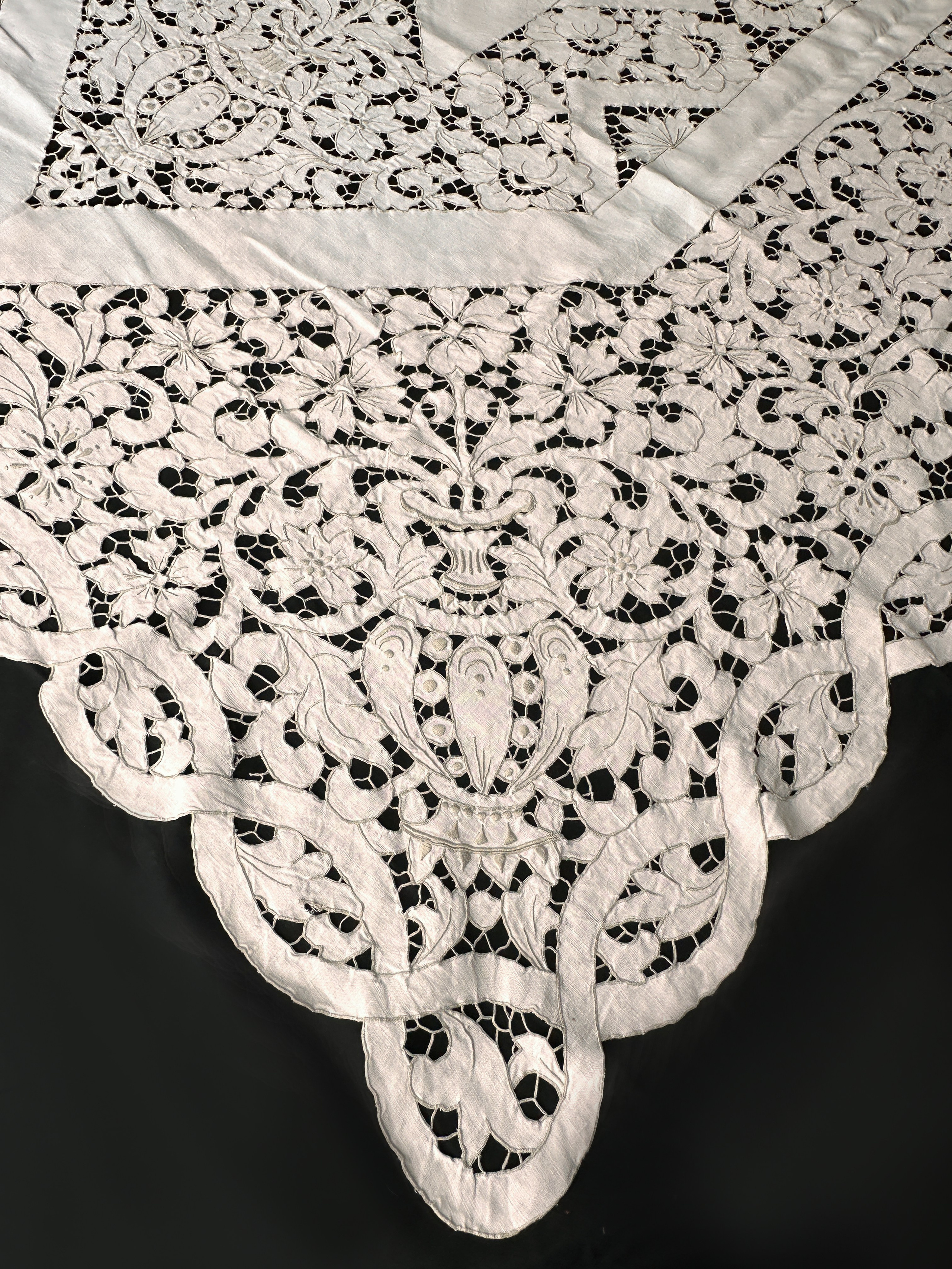 Textil2. Современнные и актикварные украшения в Барселоне, Москве и Санкт-Петербурге