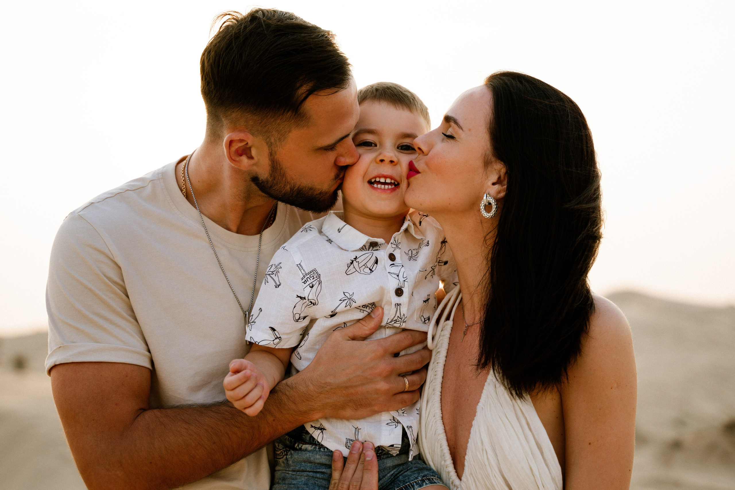 Desert play and fun. Angela Iakovleva — Family Photographer in Dubai