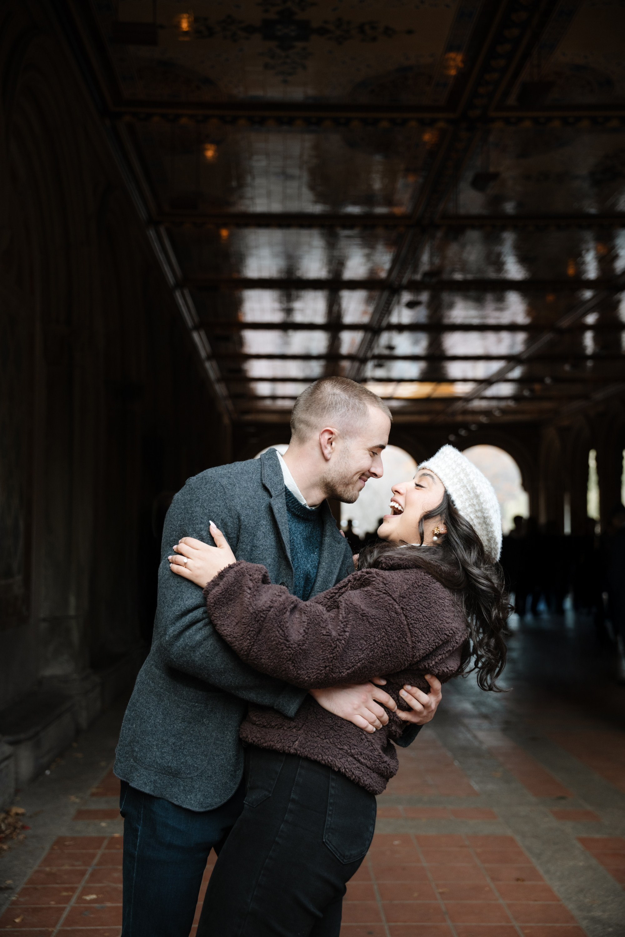 Proposal in Central Park. Portrait and wedding photographer in New York