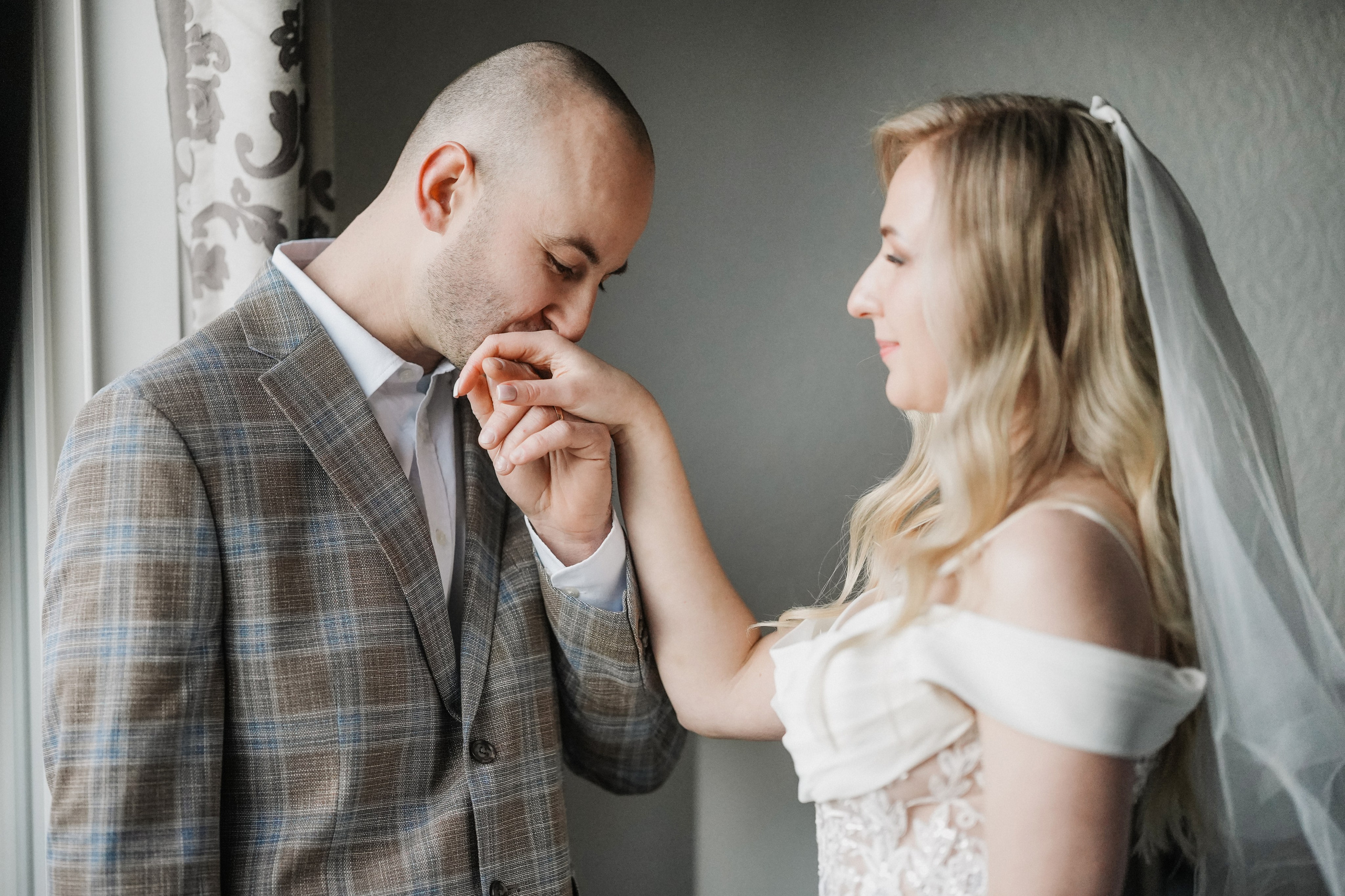 WEDDINGS. Calgary Family and Child & Wedding Photographer