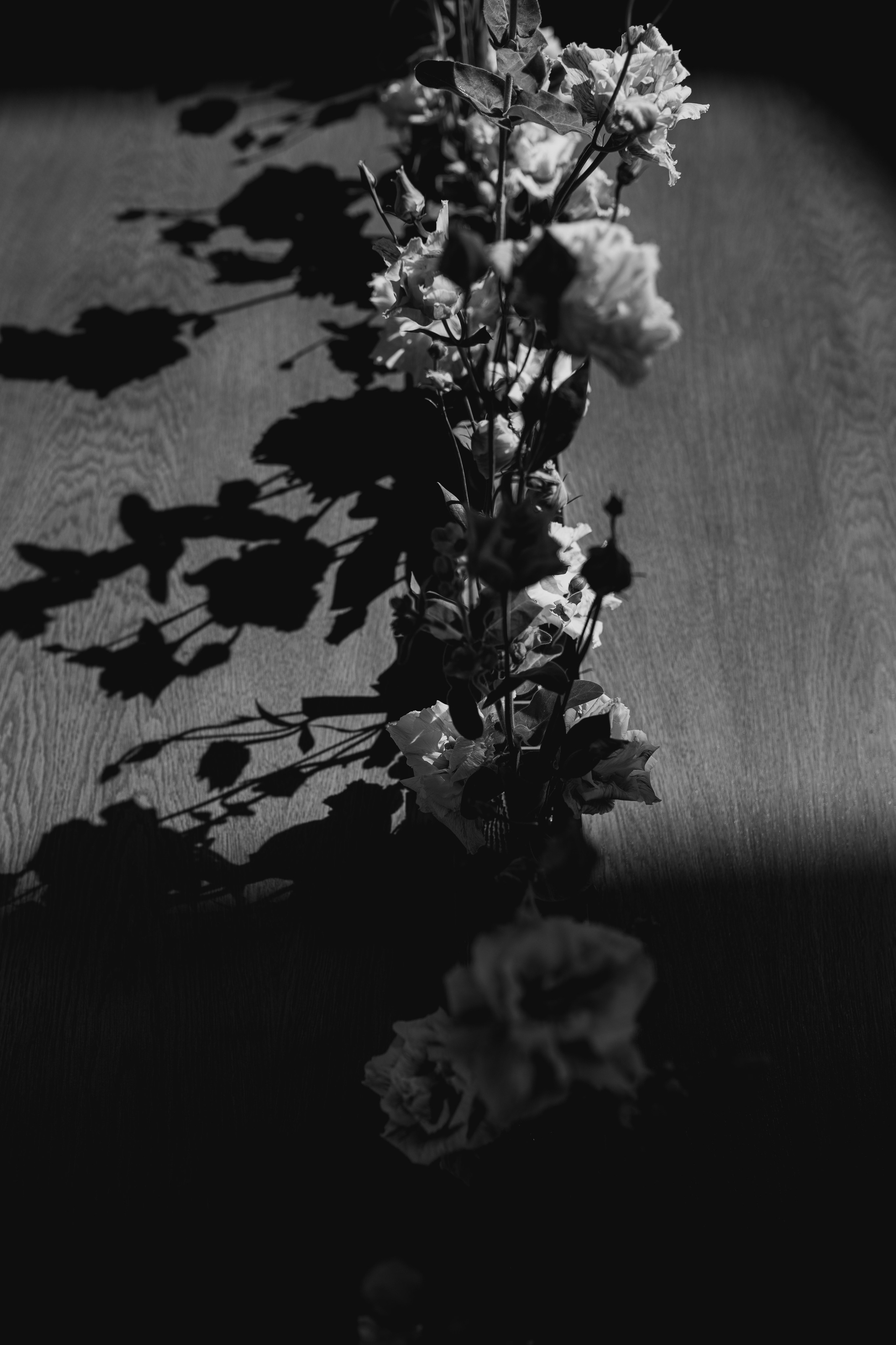 Flowers and stationary for your special day. Fotograf de nunta — documenting your love story with a touch of editorial — wedding photographer