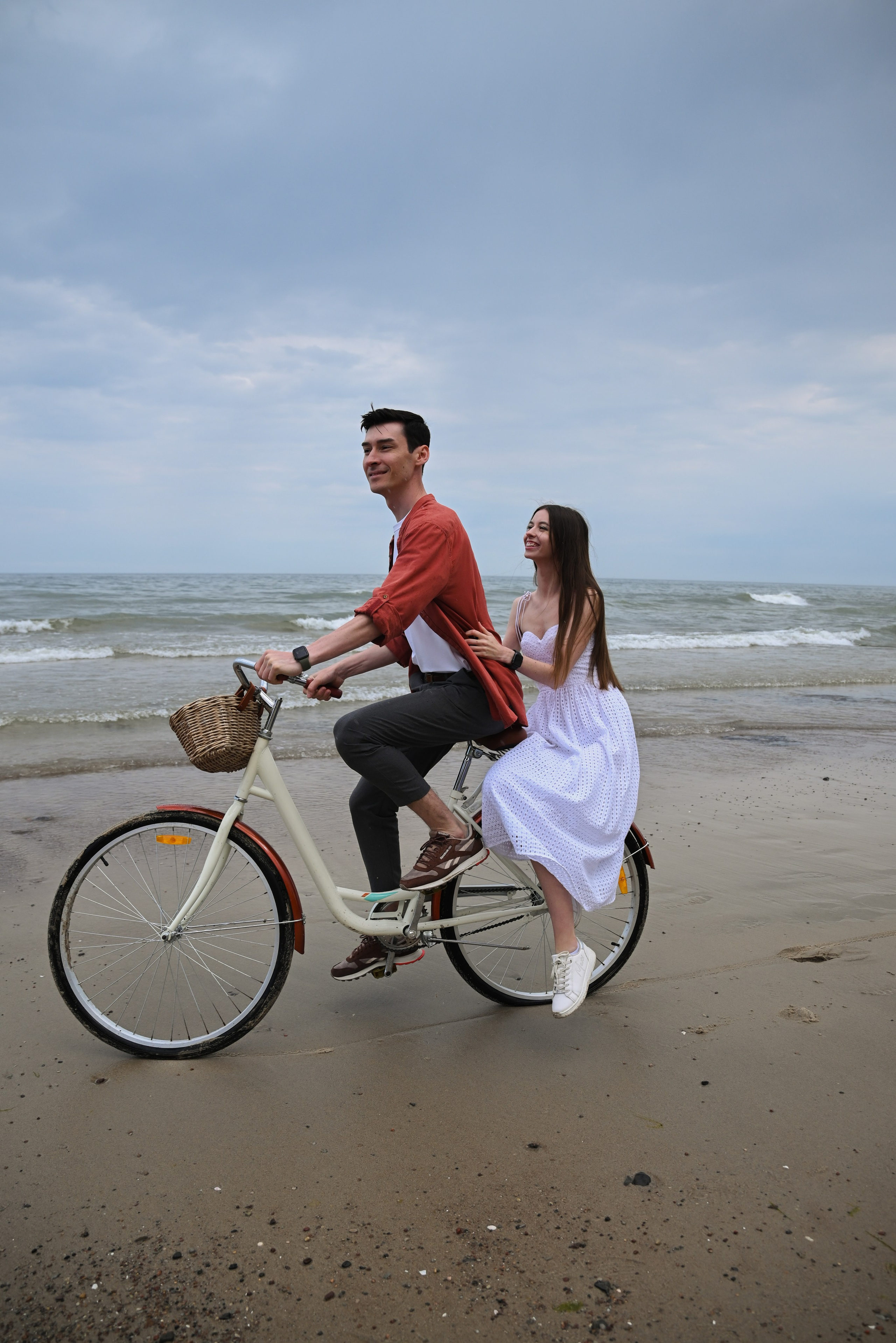 Love photography story on the riva of the see