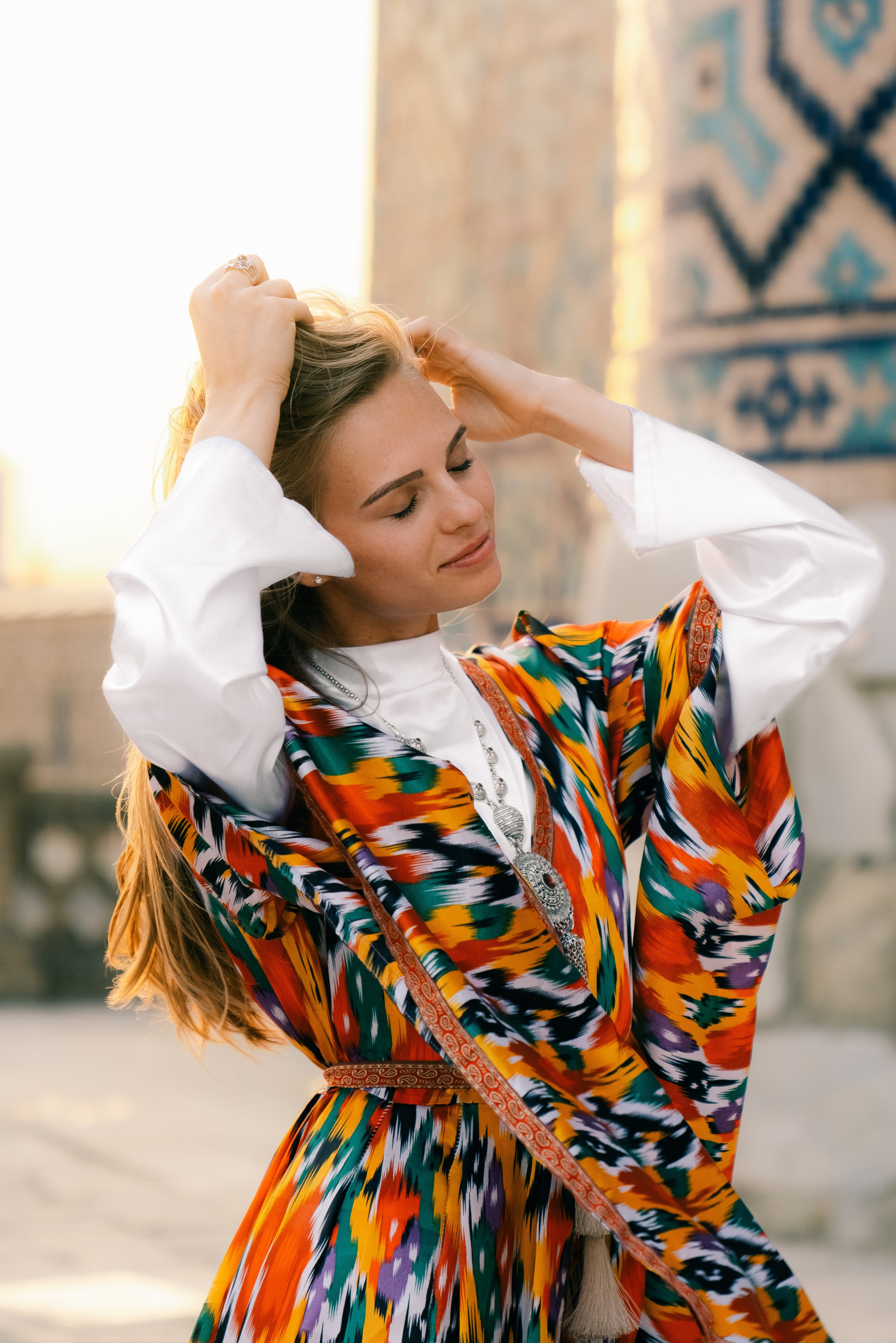 Аренда длинных узбекских платьев для фото. Фотограф в Узбекистане и Самарканде Джасур Марупов