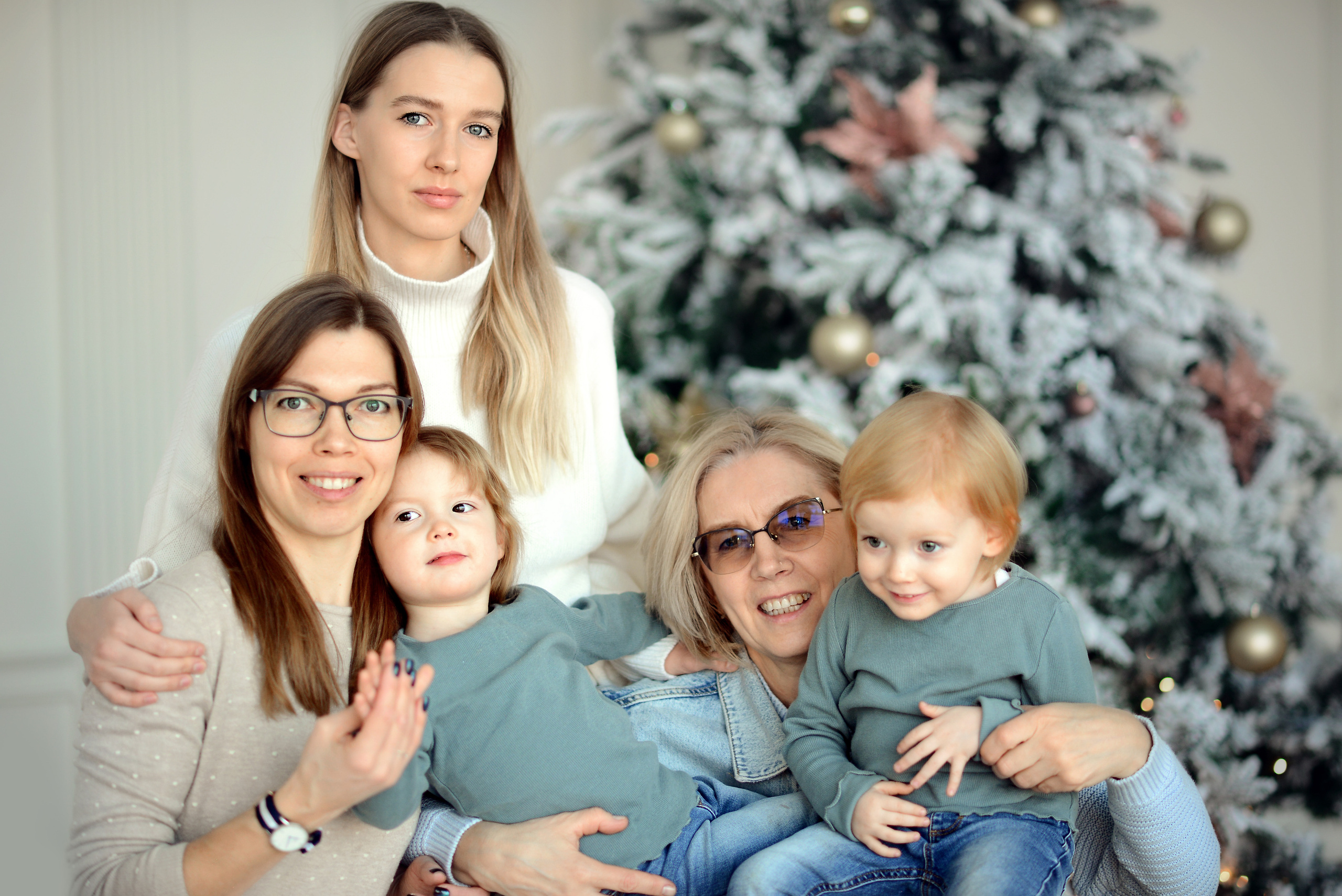 FAMILY SHOOTING IN THE STUDIO