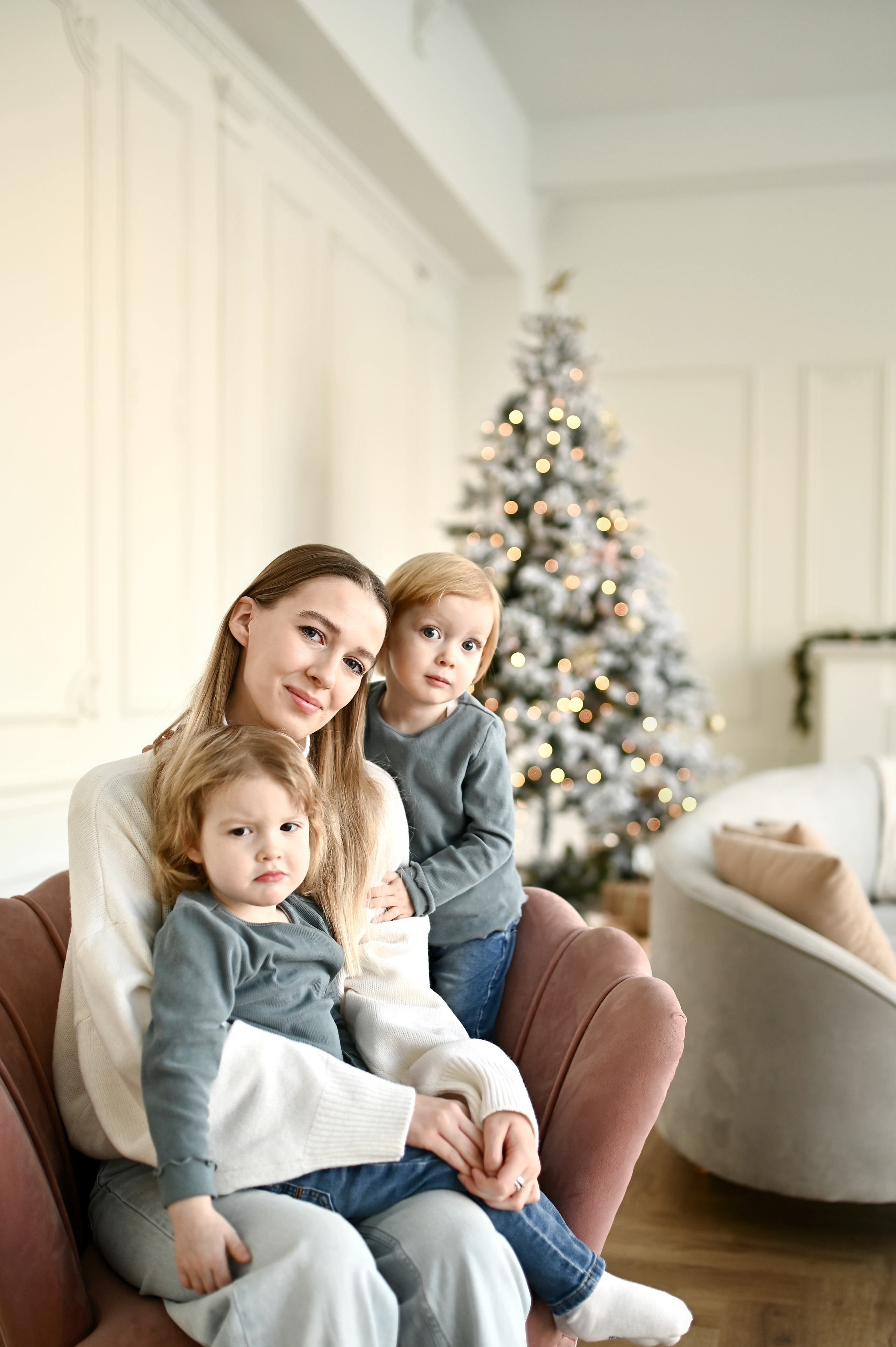 FAMILY SHOOTING IN THE STUDIO