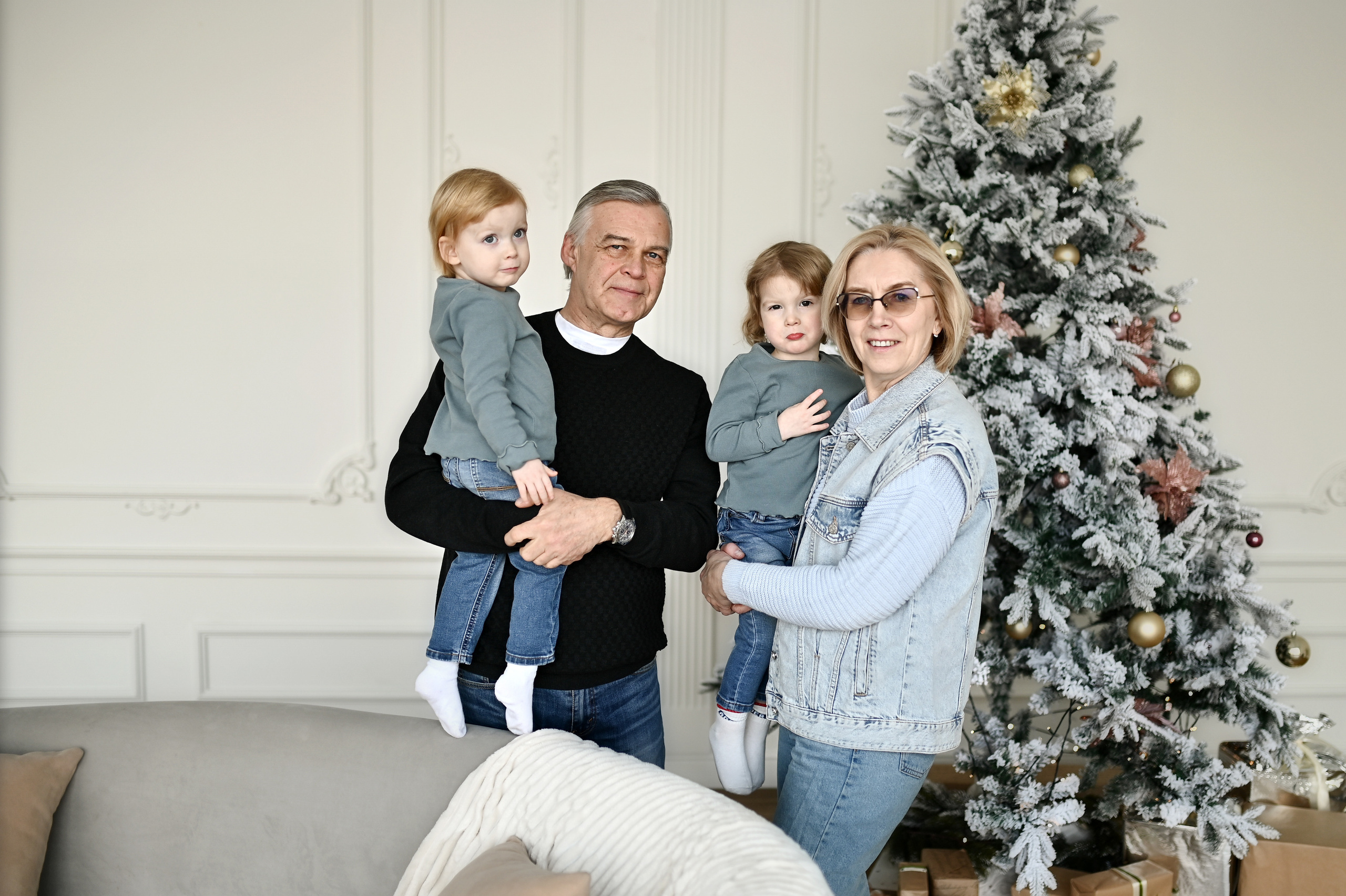 FAMILY SHOOTING IN THE STUDIO