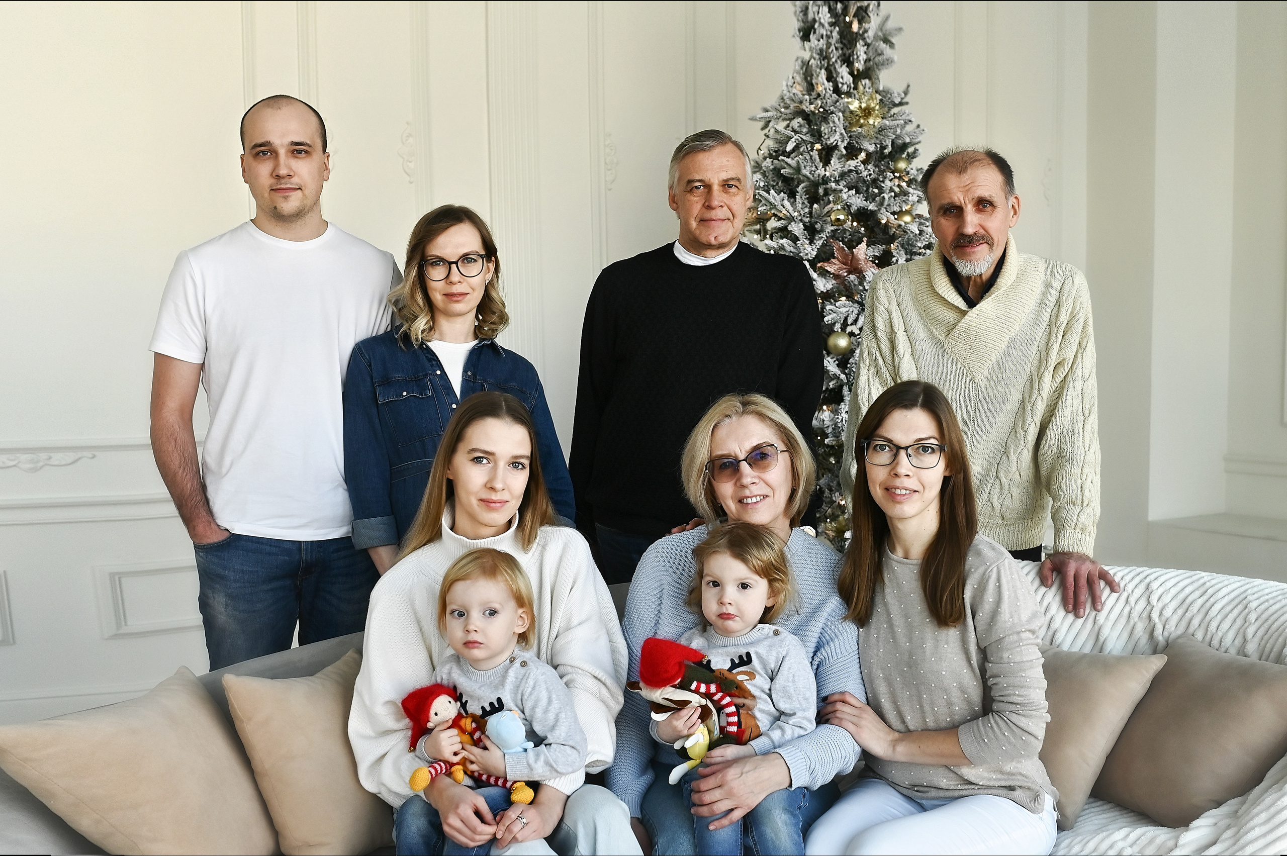 FAMILY SHOOTING IN THE STUDIO