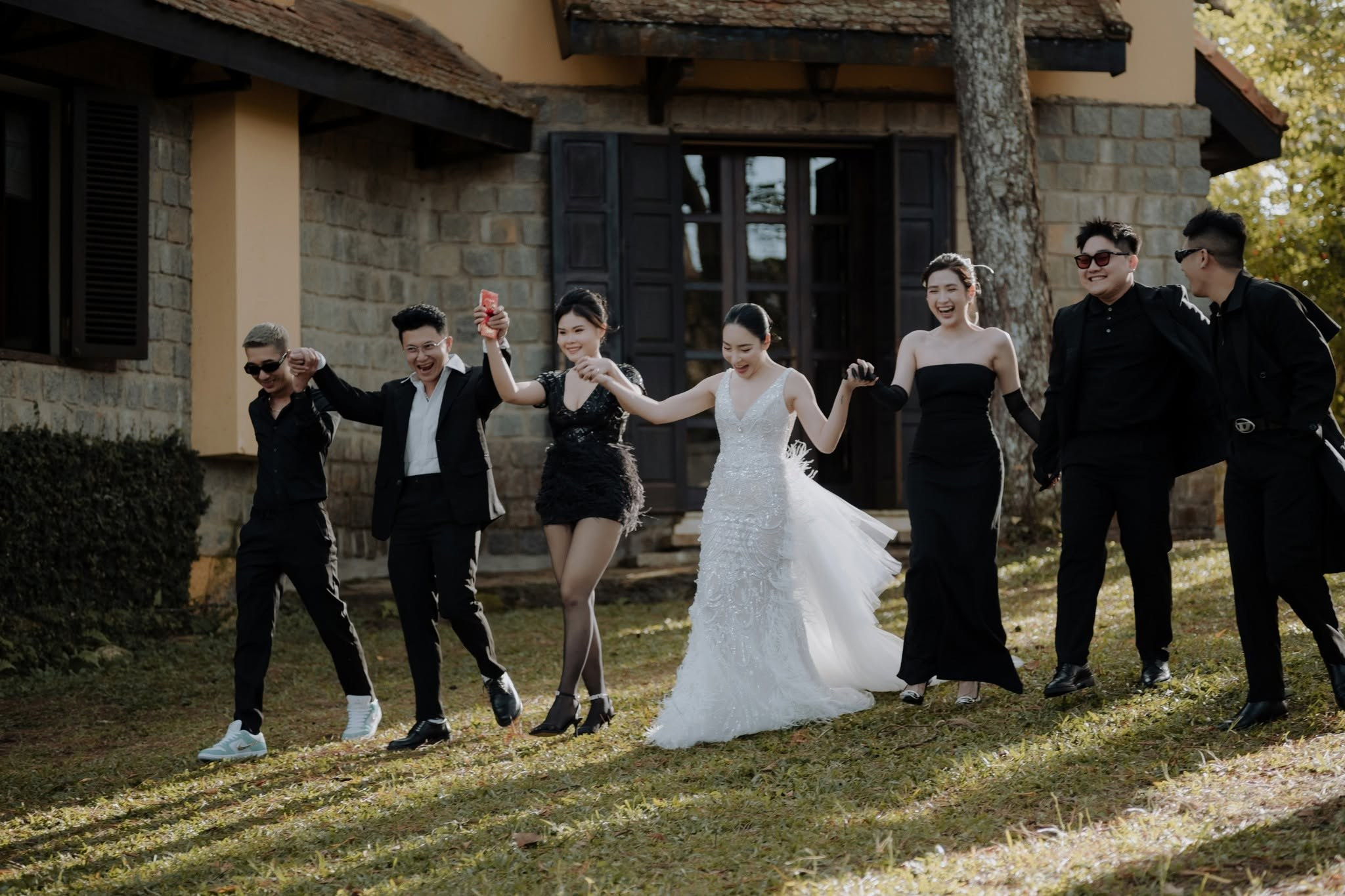 𝐃𝐄𝐍𝐍𝐈𝐒 ⓐⓝⓓ 𝐓𝐈𝐍𝐘/Destination Wedding. Nhiếp ảnh gia đám cưới hàng đầu tại Thành Phố Hồ Chí Minh