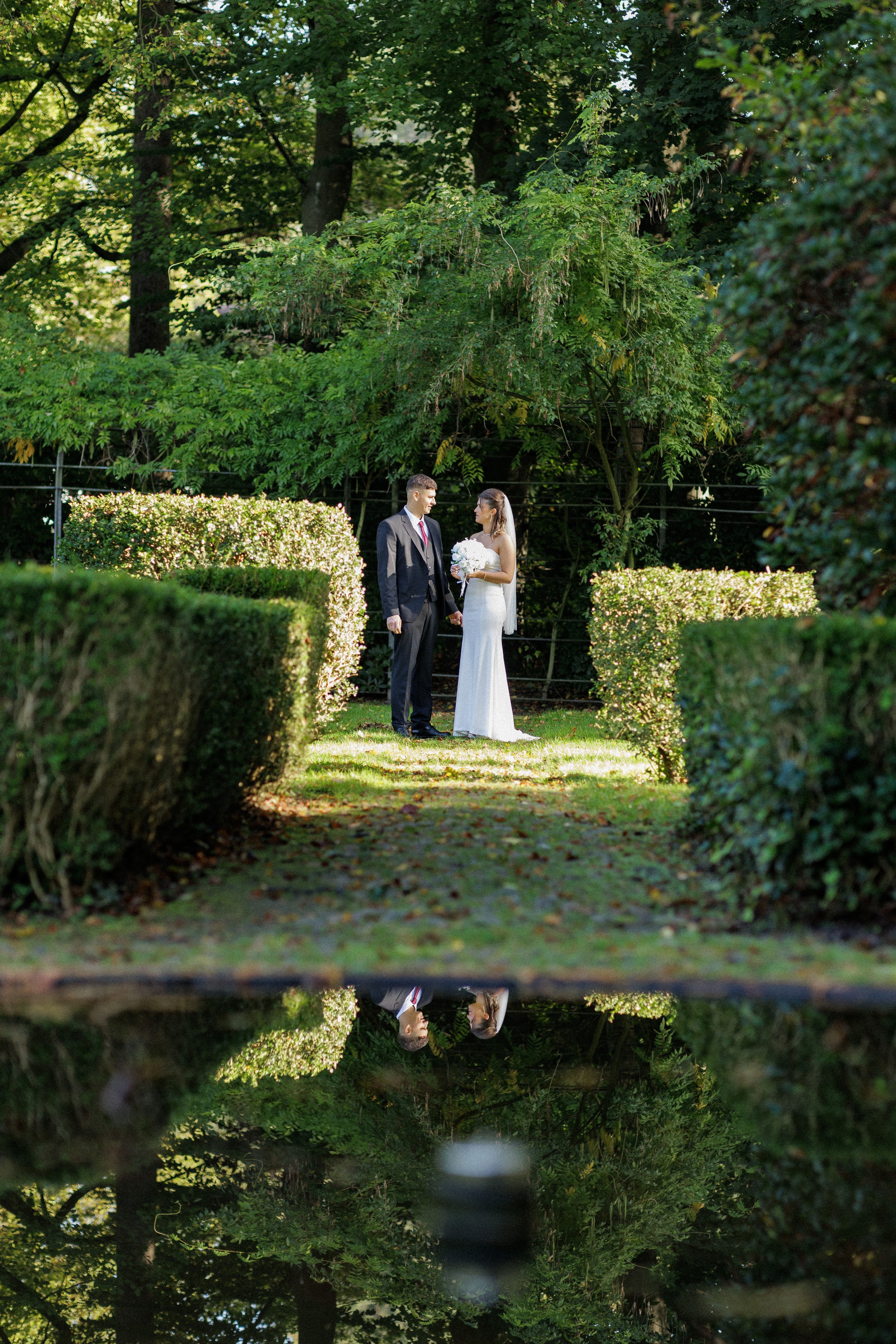 Hochzeitsfotografie im Schloss Arensburg: Ein Tag voller Liebe. Hochzeitsfotograf und Hochzeitsvideograf aus Hamburg | Roka21Film