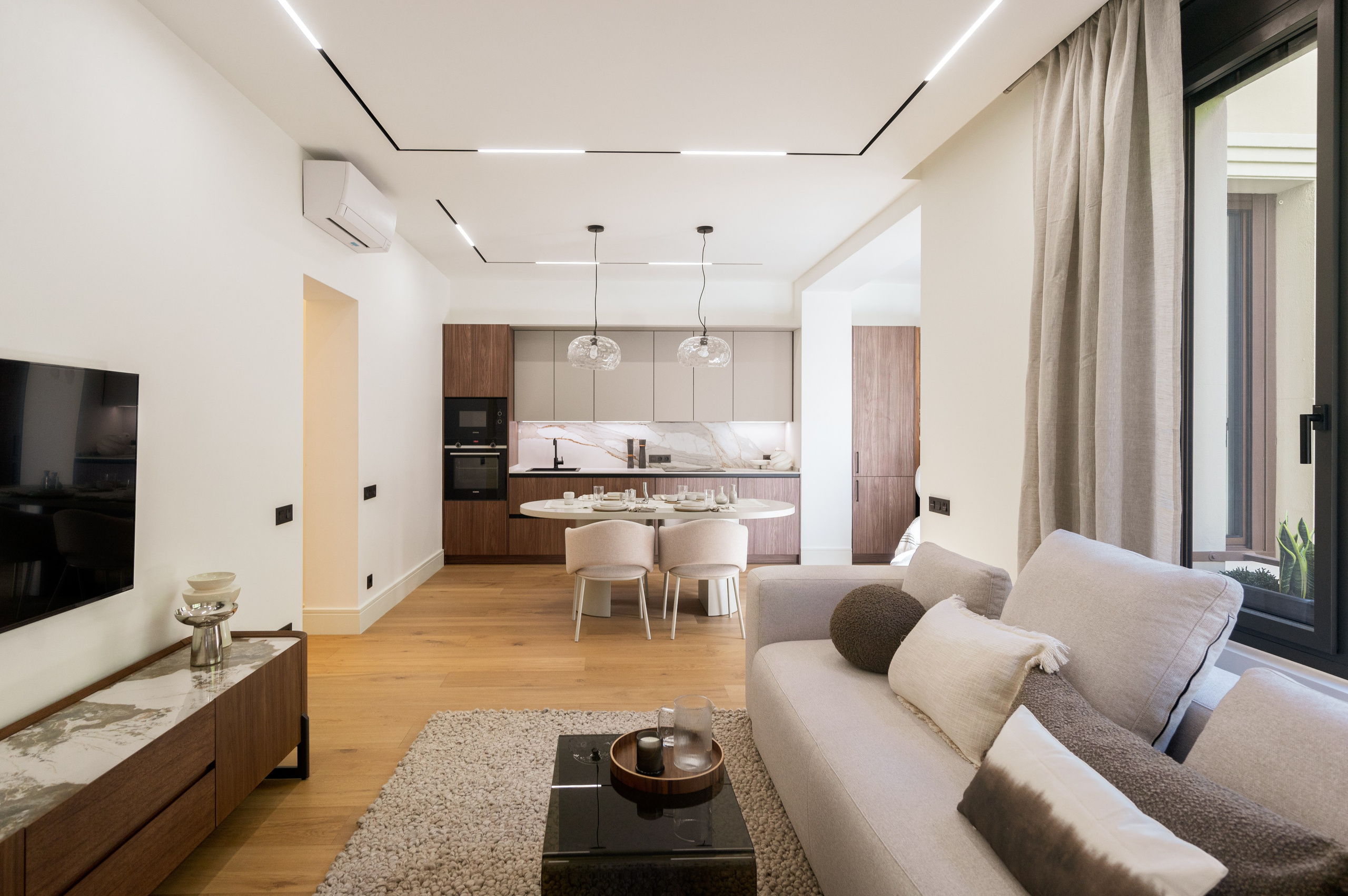 Interiores. Photographer, designer, contentmaker Ivan Batin