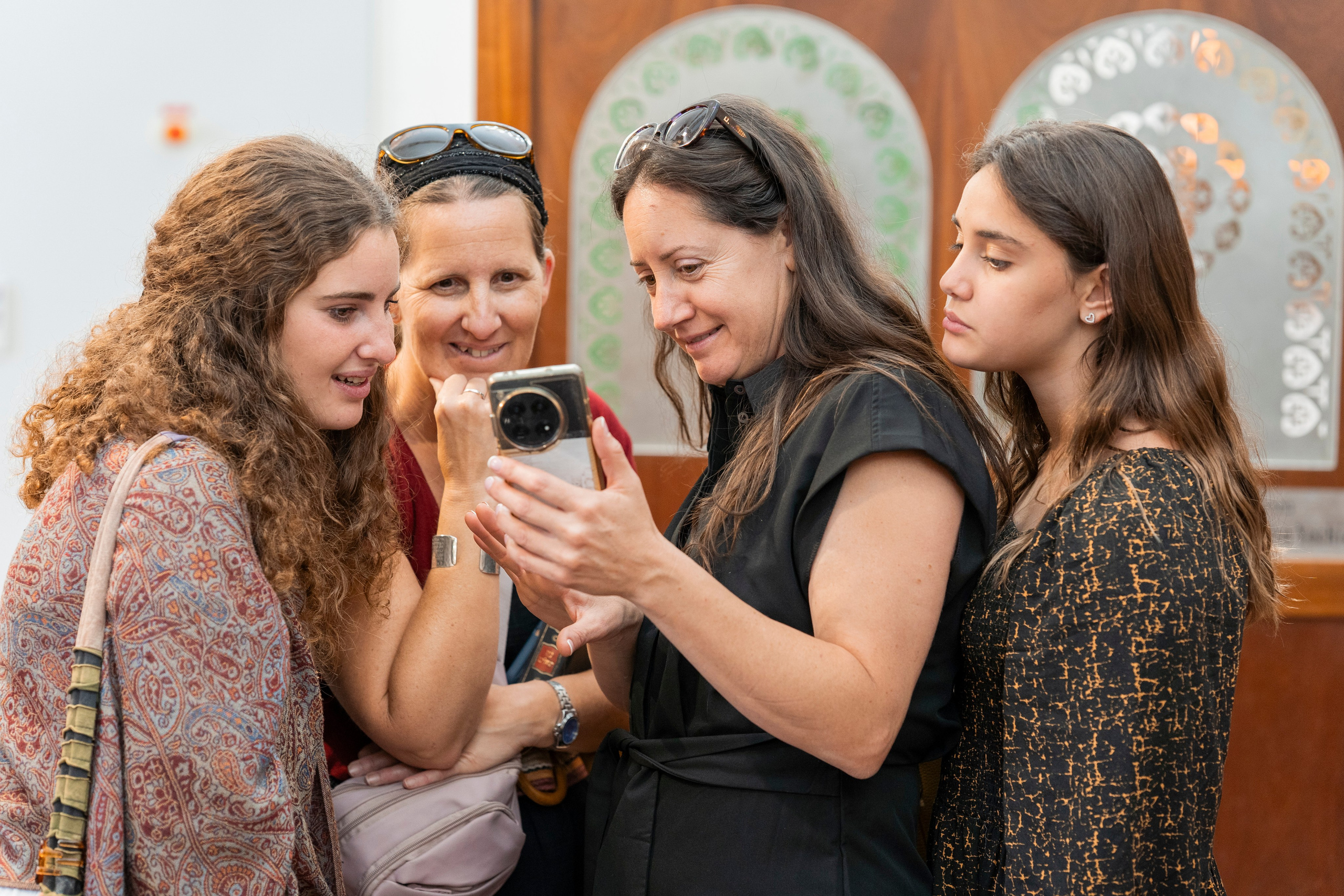 הנחת התפילין רפאל לוי. יוסף מזרחי צילום חתונה, ברית וזוגיות. צלם מקצועי שאוהב להוציא אתכם הכי יפים ברגעים הכי מרגשים