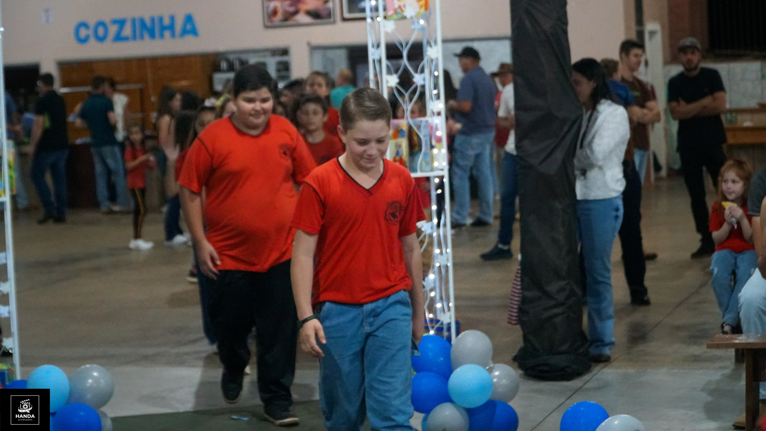 Noite autógrafos colégio Aurélio Buarque de Holanda. Handa Produções