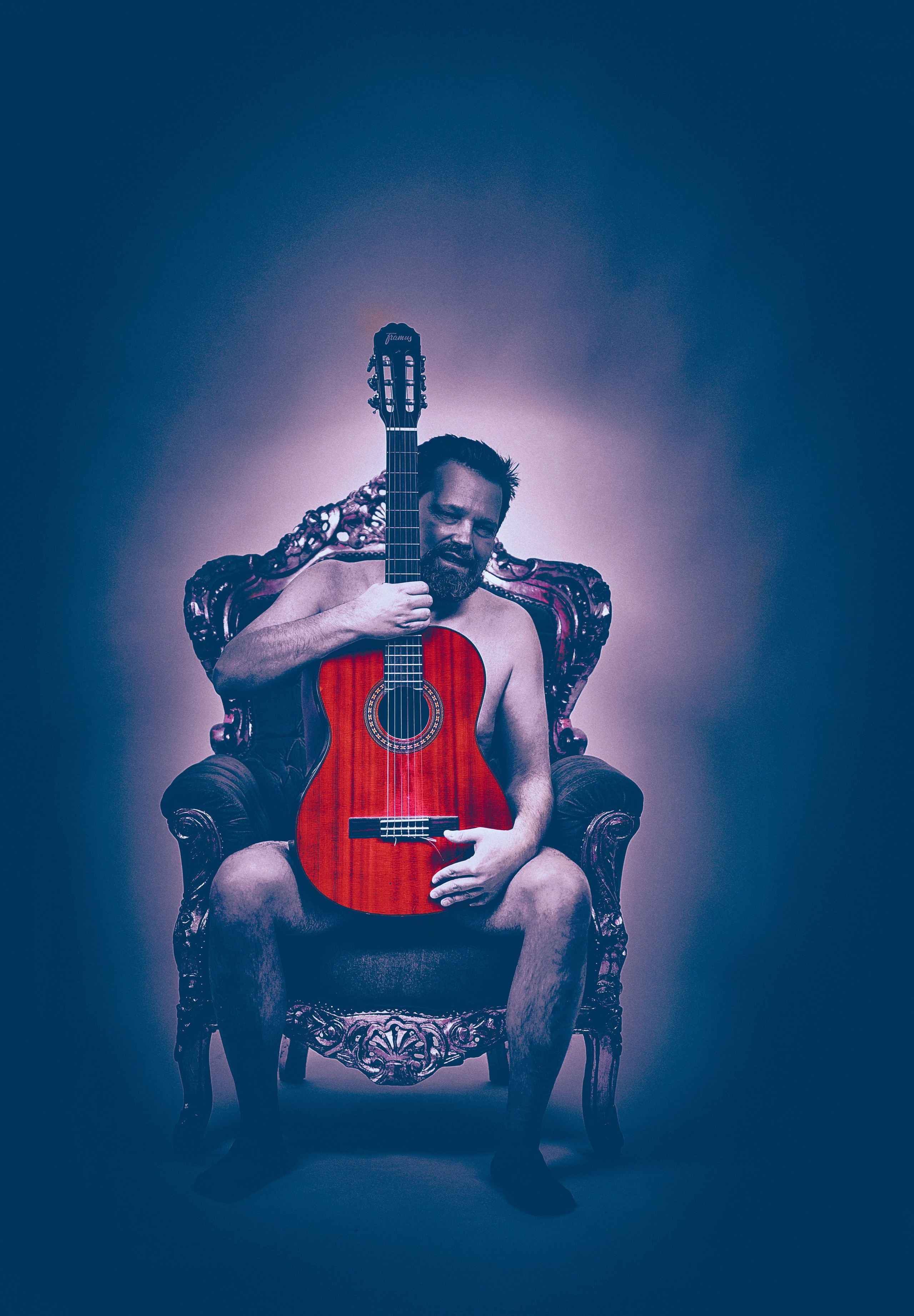 Portret męski charakterystyczny - Daniel niebieskooki smok - fotograf Andriej Szypiłow