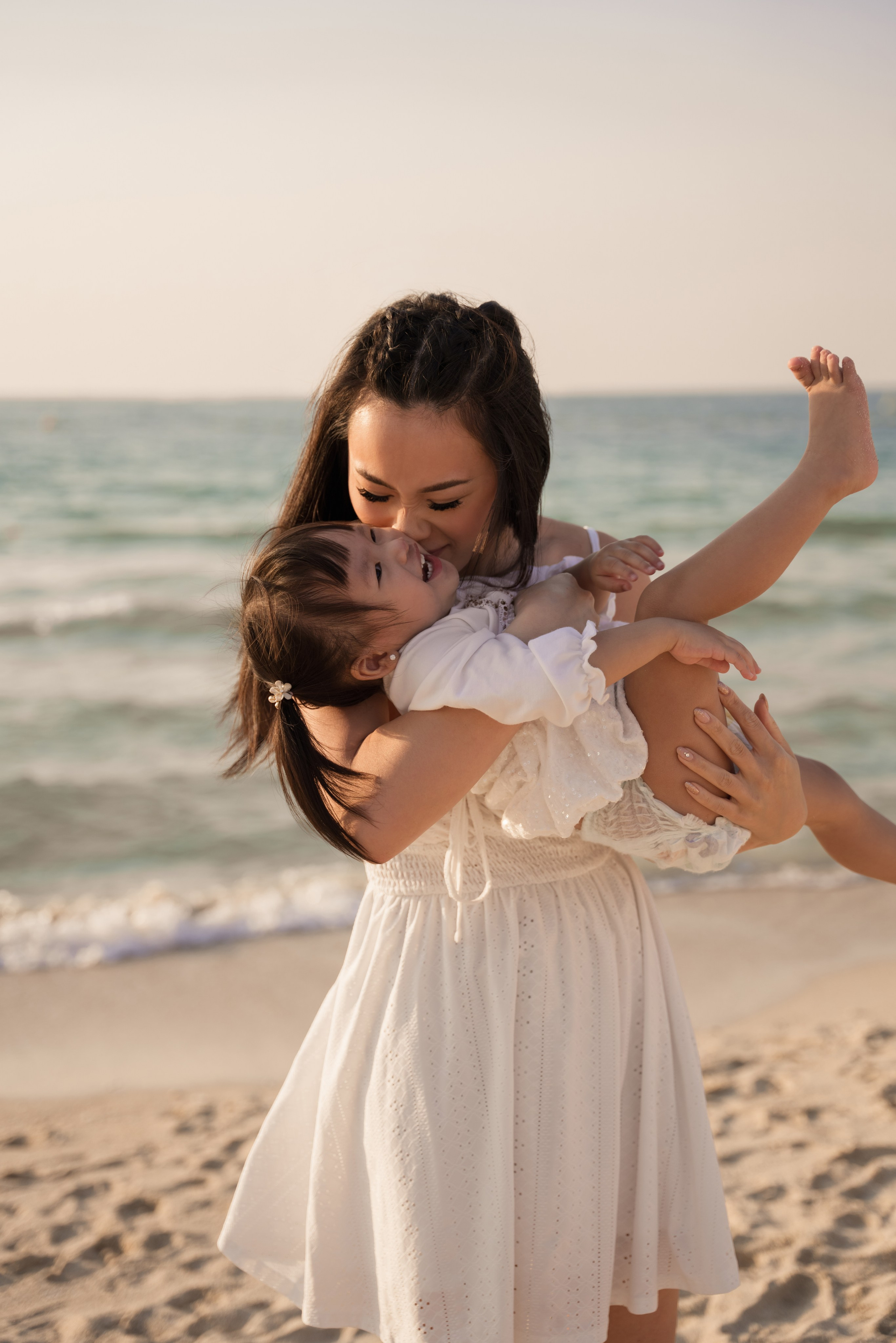 Sea breeze and giggles. Angela Iakovleva — Family Photographer in Dubai