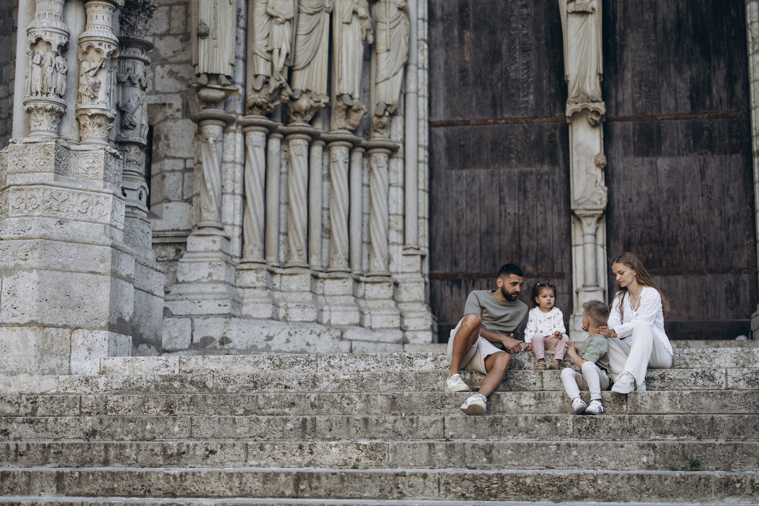 Un jour près de la Cathedral. Photographe à Chartres & Eure-et-Loir | Ekaterina Kudinova