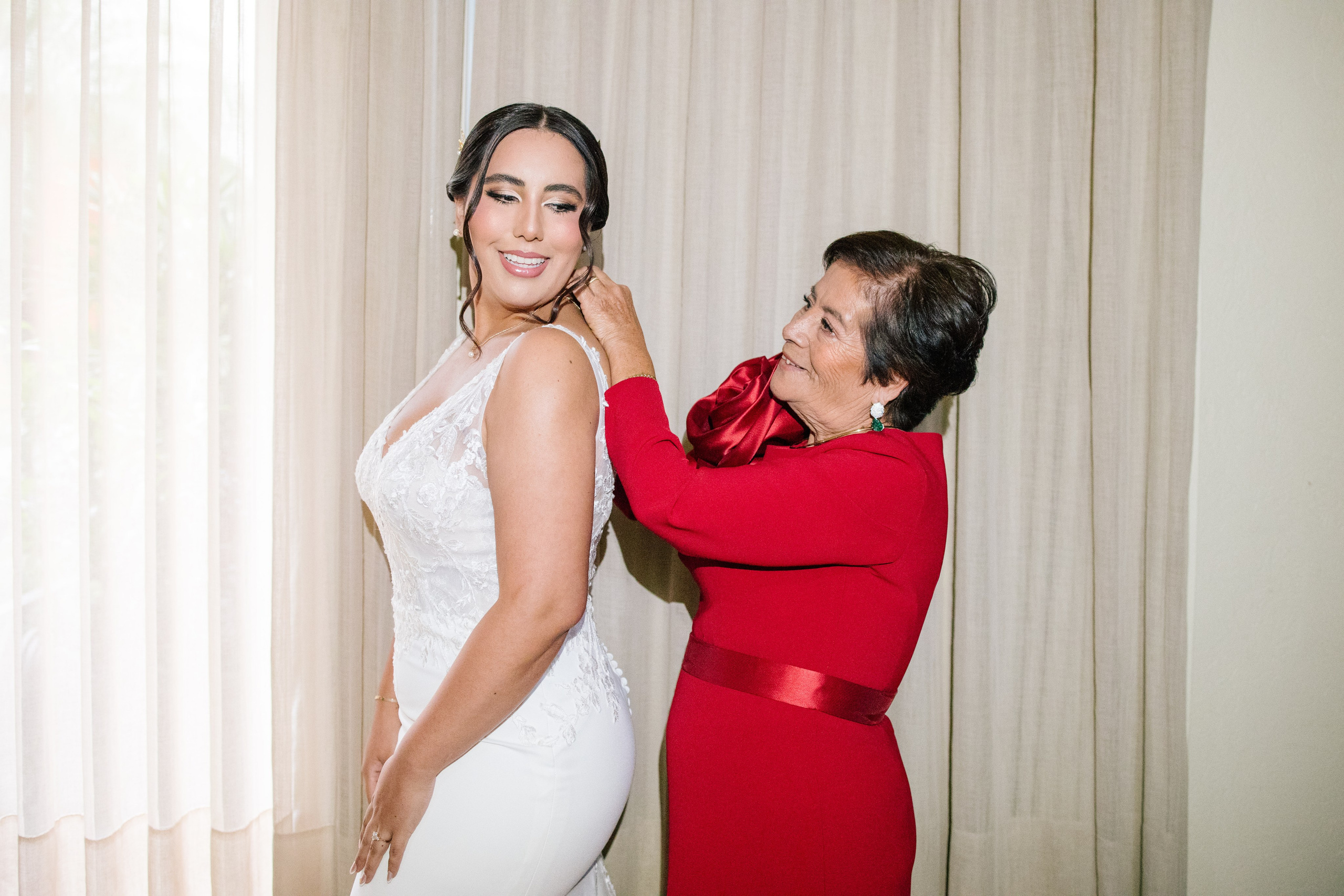 Alejandra y Salvador. Principal