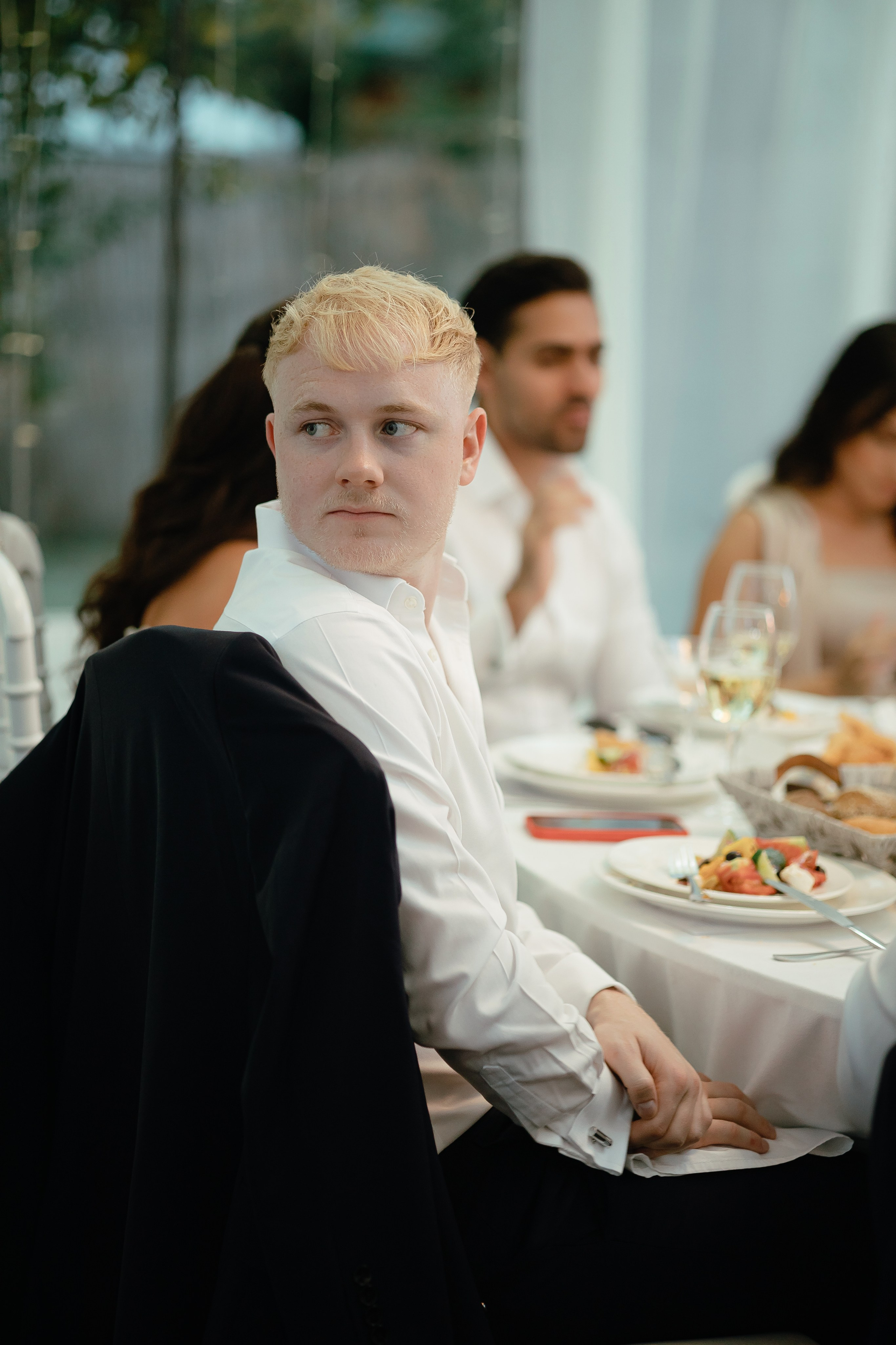 Thomas & Suyumbika. Главная