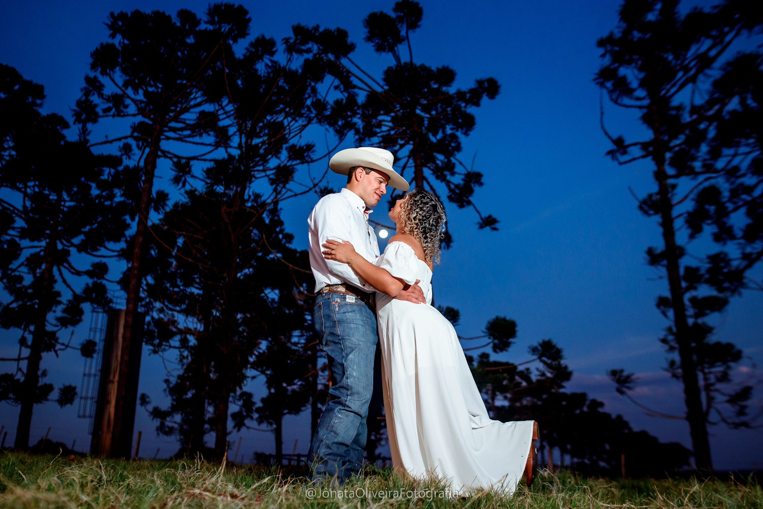 Pre Wedding Luérica e Vinicius. Fotografia de casamentos e ensaios em avaré Jônata Oliveira
