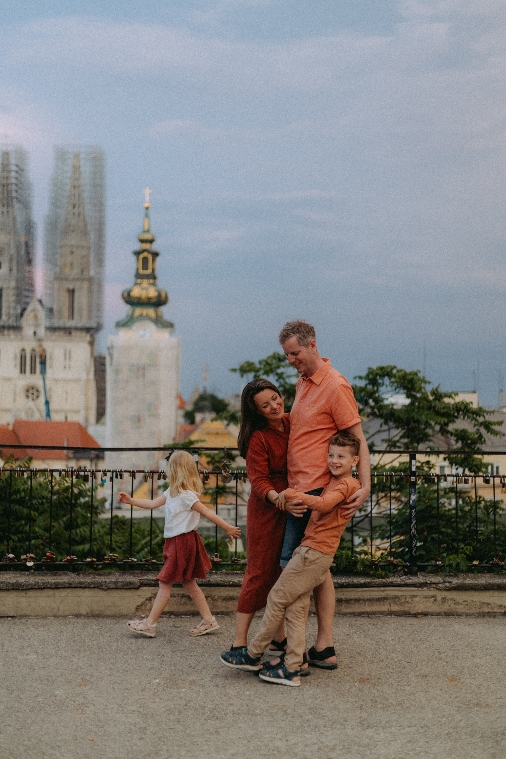 Family in the city. Elena Gorobets. Photographer in Zagreb