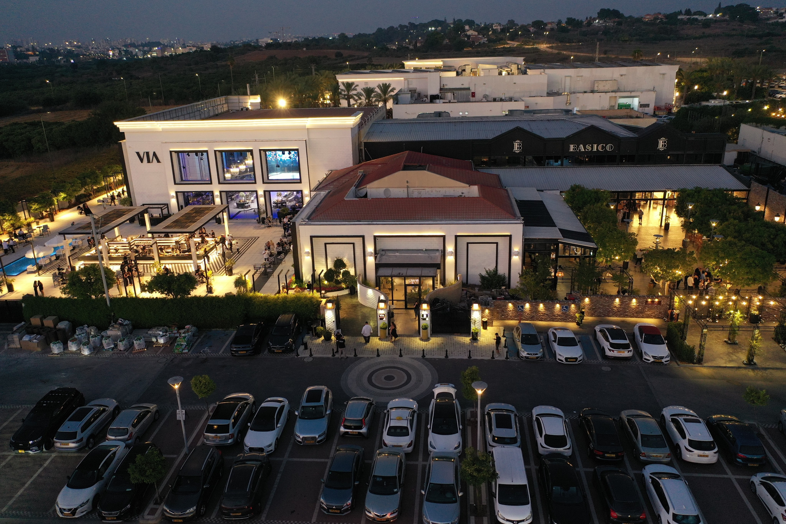 VIA / BASICO. Wedding and events photographers Studio Shalom