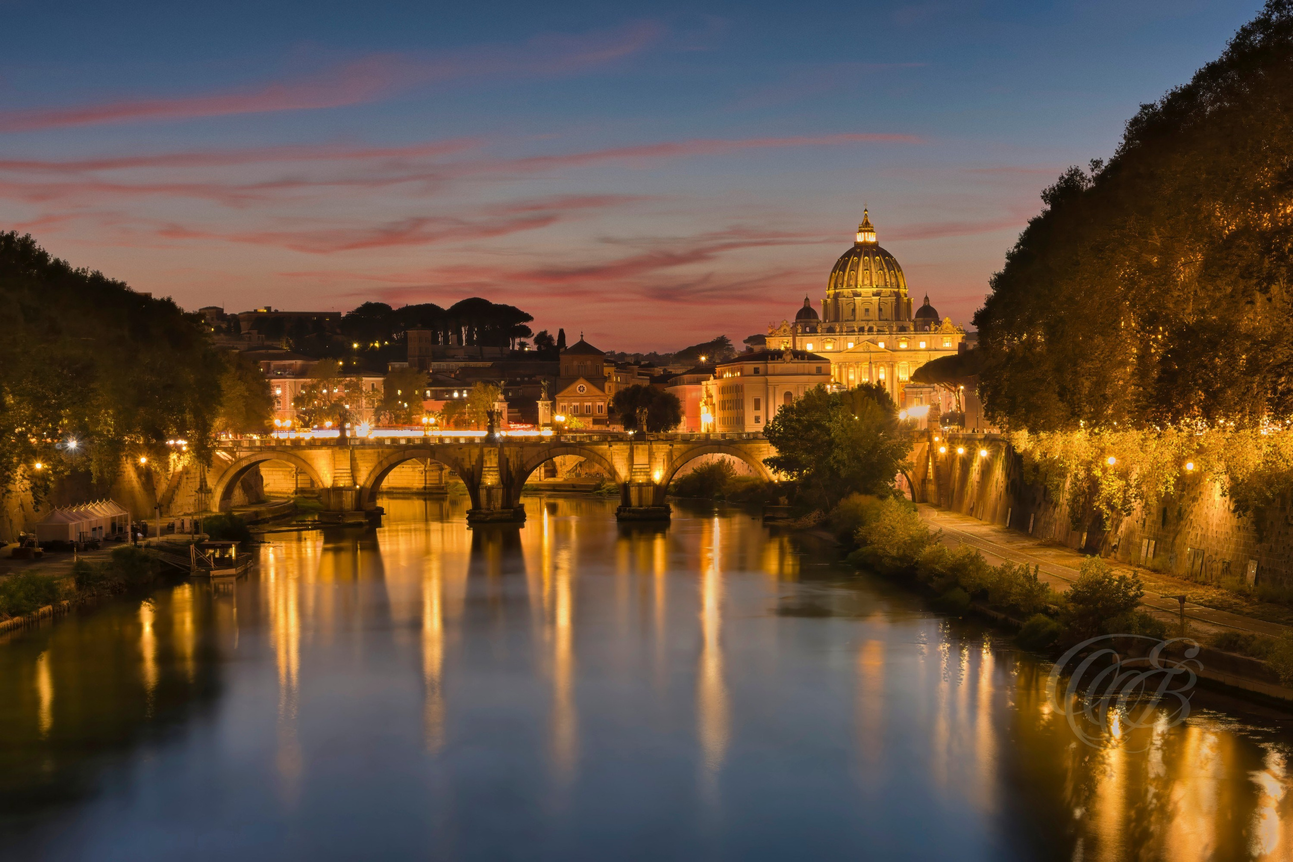 Rome, Italy — Sunset at Ponte Sant'Angelo — Eduardo Bartoli Photography — Sunset view of Ponte Sant'Angelo crossing the Tiber River with the angel sculptures designed by Gian Lorenzo Bernini, historic bridge leading to Castel Sant'Angelo in Rome, Italy — Rome, Italy — Sunset at Ponte Sant'Angelo — Eduardo Bartoli Photography.