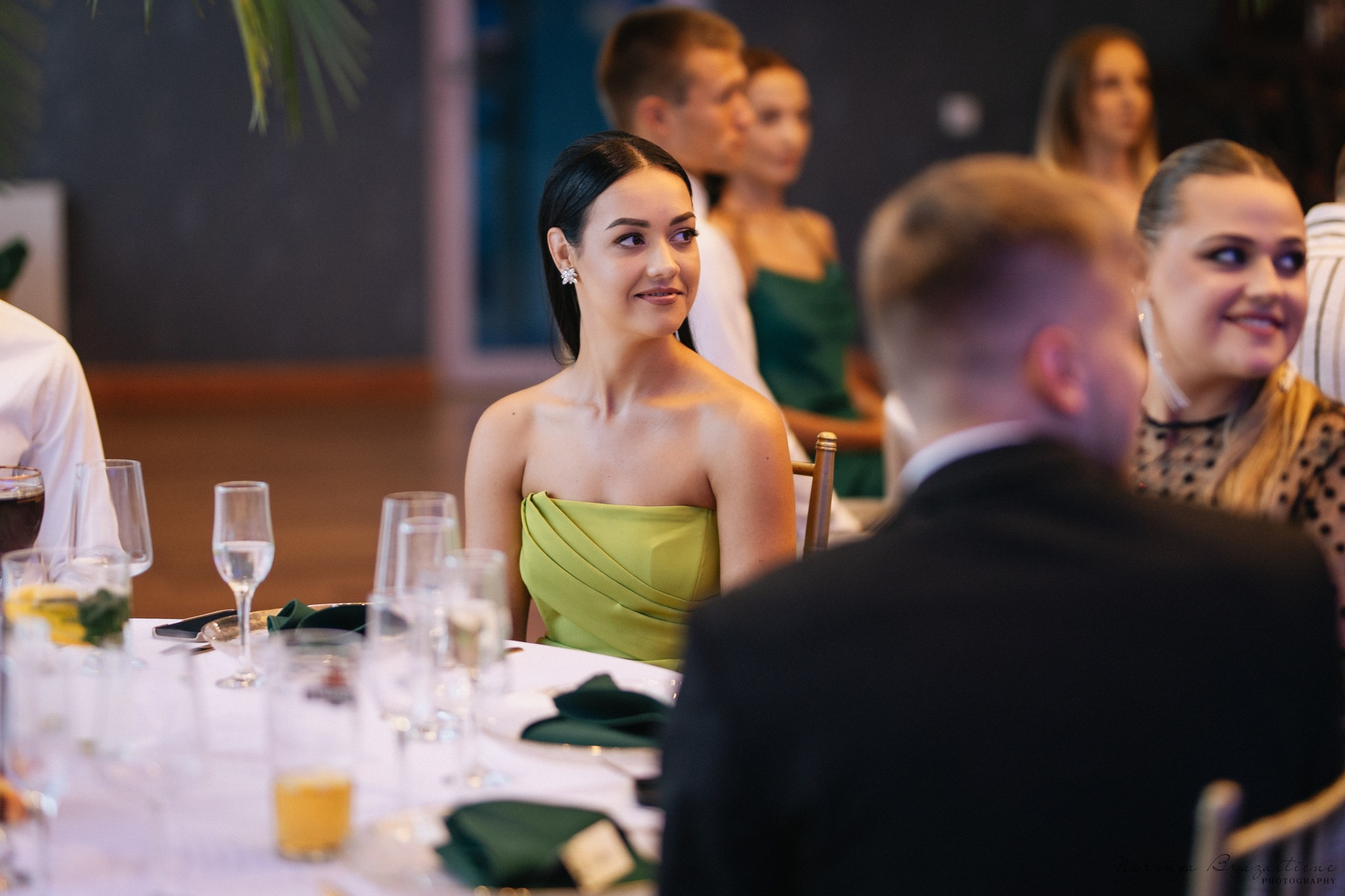 Vestuvinė fotosesija Kaune, Vienybės aikštėje, prie Lietuvos banko