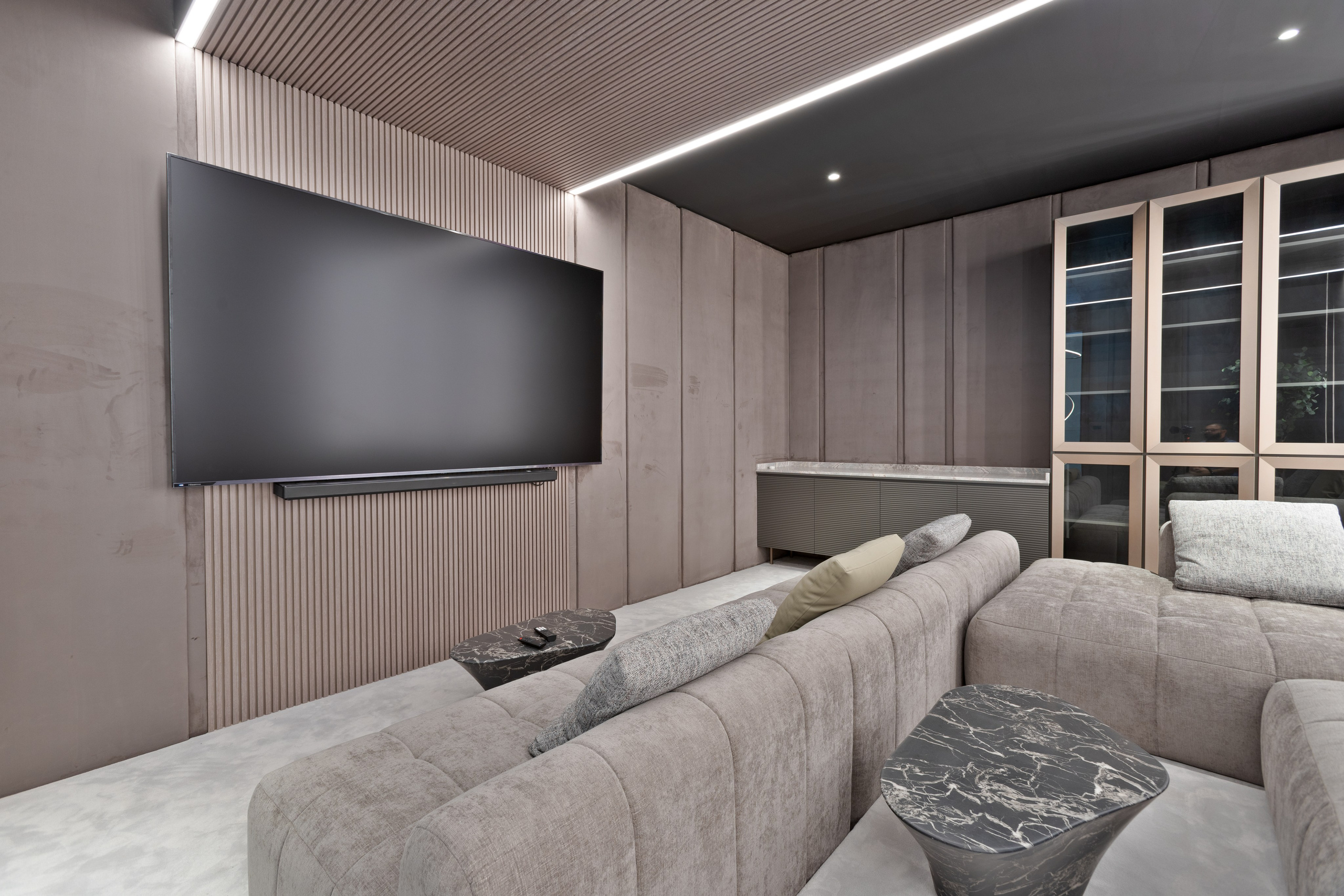 Luxury Villa — Emirates Hill. Samy Mar Boy │Portrait, Automotive and Real Estate Photographer