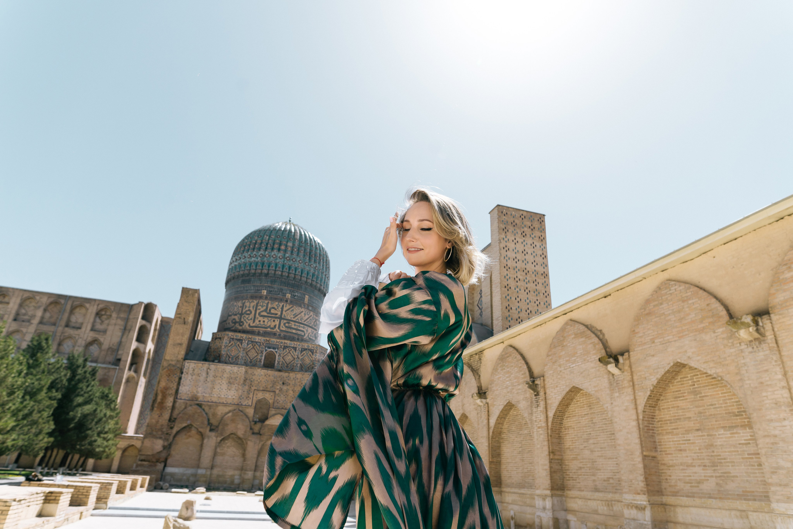 A long dress for a photo shoot. Photographer in Uzbekistan and Samarkand Djasur Marupov