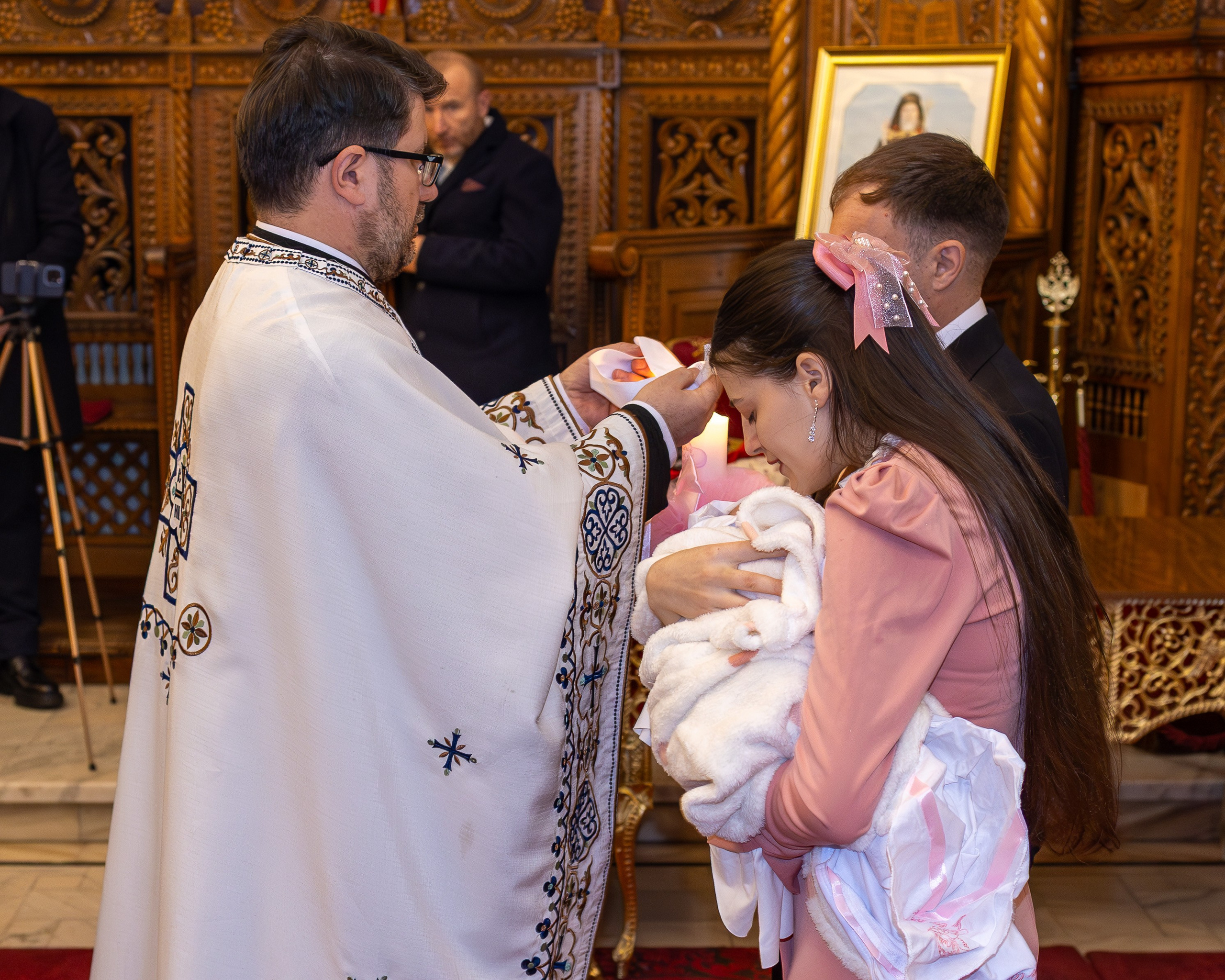 Roua-Maria. Fotograf. Lucrez cu oameni, produse și spații. Portret și fotografie creativă. Bacău, România. Lidia Savinoiu