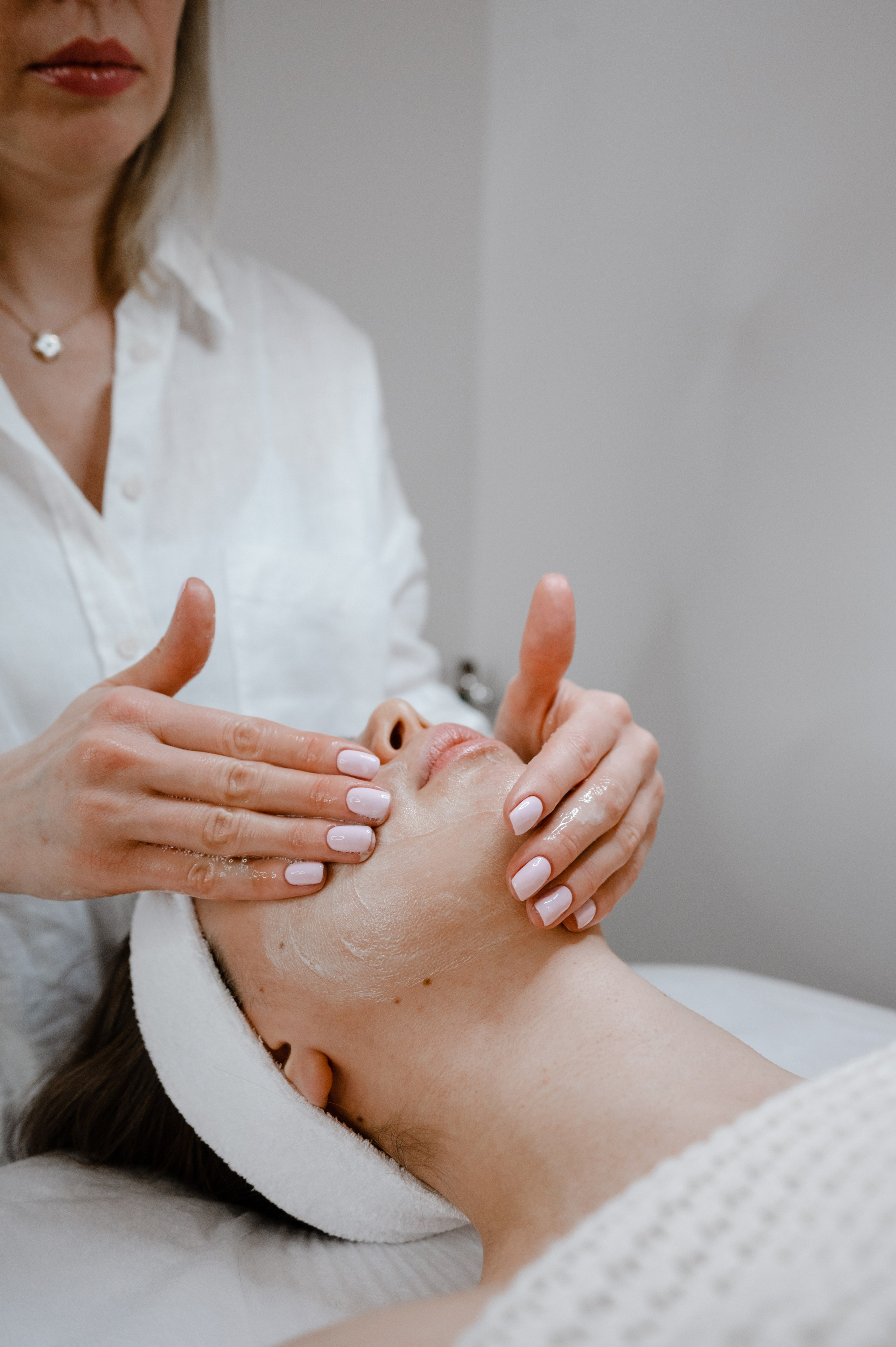 Astudio beauty studio in Prague. ANNA-MARIA PHOTO CONTENT CREATOR — фотограф, эстет, художник и визуальный эксперт в Instagram, работающий в Праге