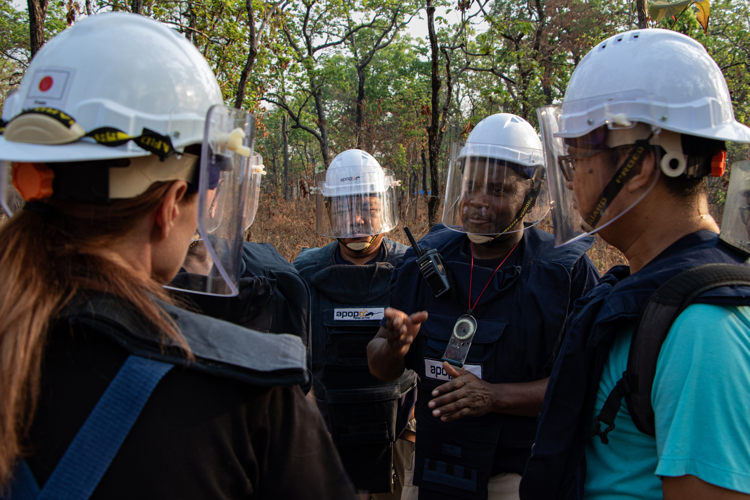 Reunion des membres du staff avant une mission déminage.