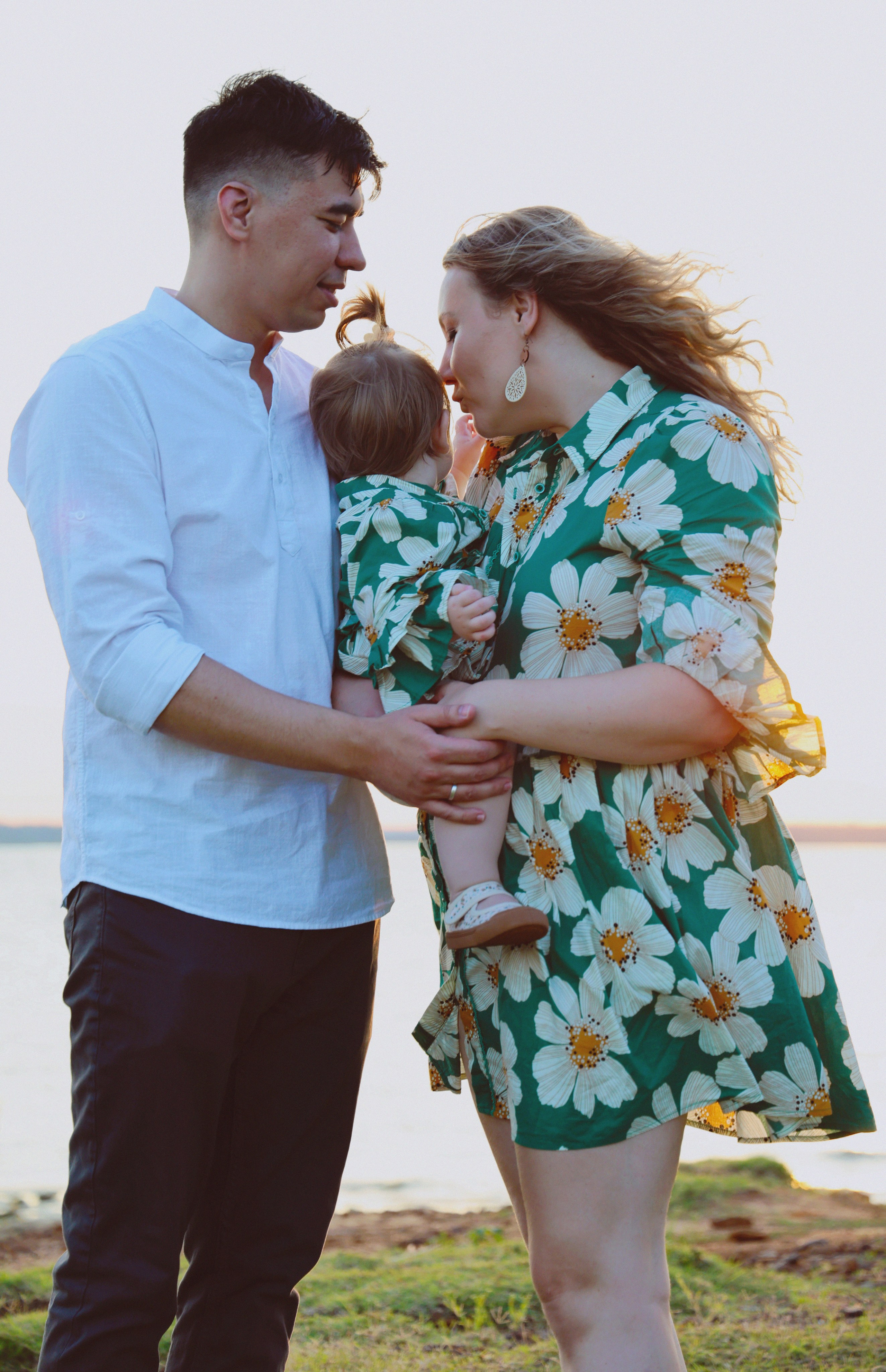 Baby Family Photoshoot – Outdoor Family Photography with Infant or Toddler. Lana Petrychenko — Portrait & Family Photographer. Valencia, Spain