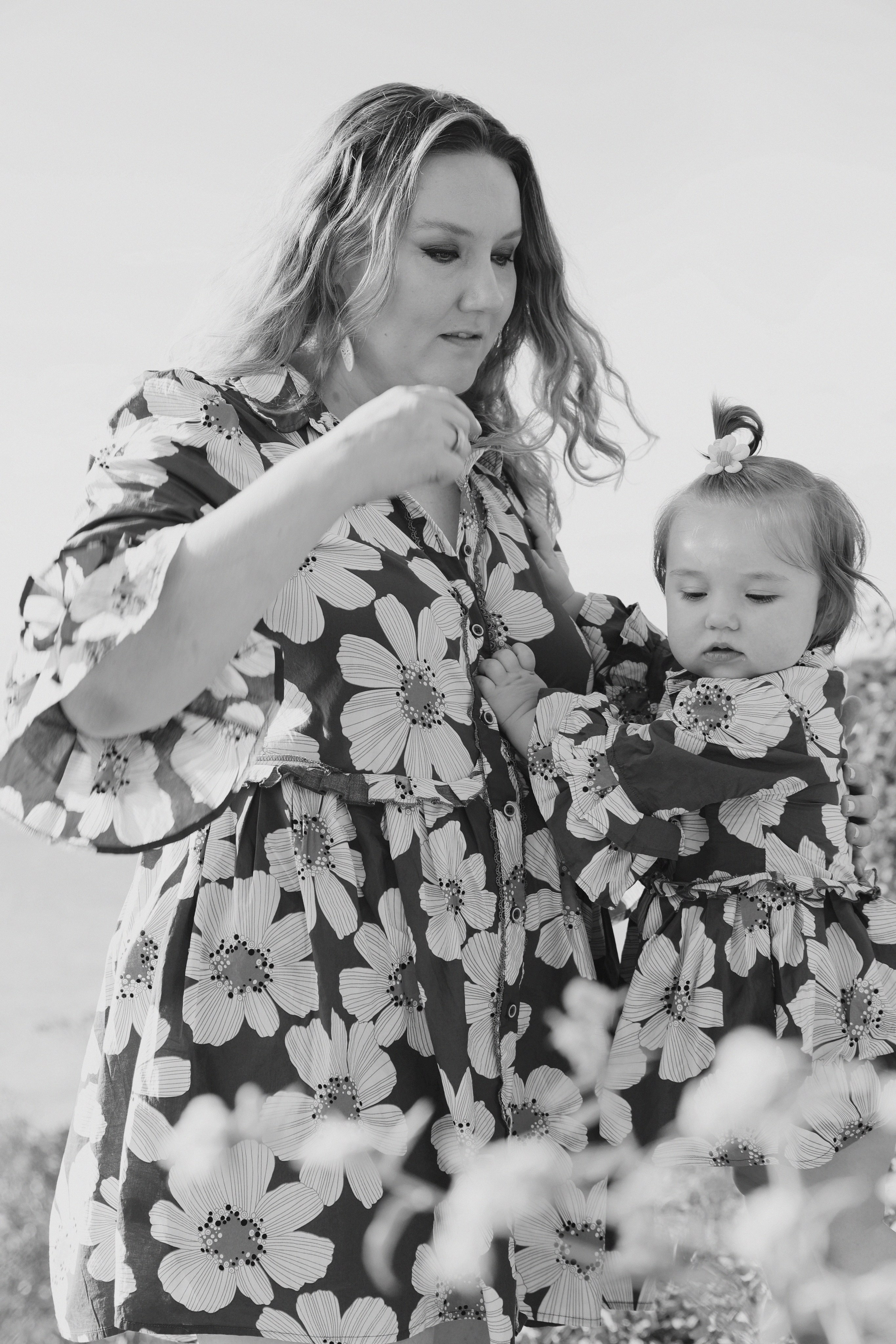 Baby Family Photoshoot – Outdoor Family Photography with Infant or Toddler. Lana Petrychenko — Portrait & Family Photographer. Valencia, Spain