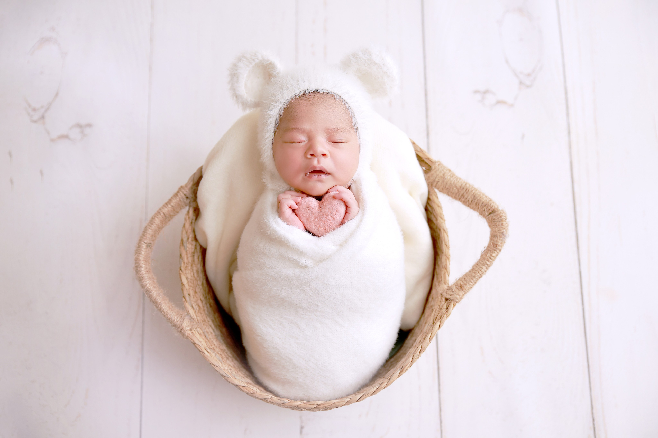 NEWBORN PHOTOGRAPHY. HOME